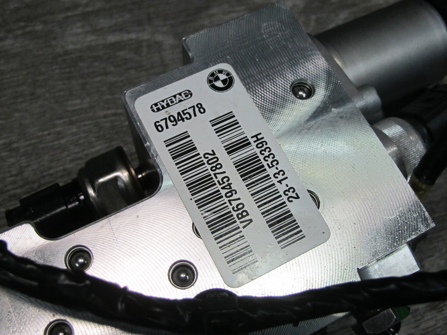 11-14 BMW E70 E71 X5 X6 Dynamic Drive Suspension Valve Block 6794578 OEM