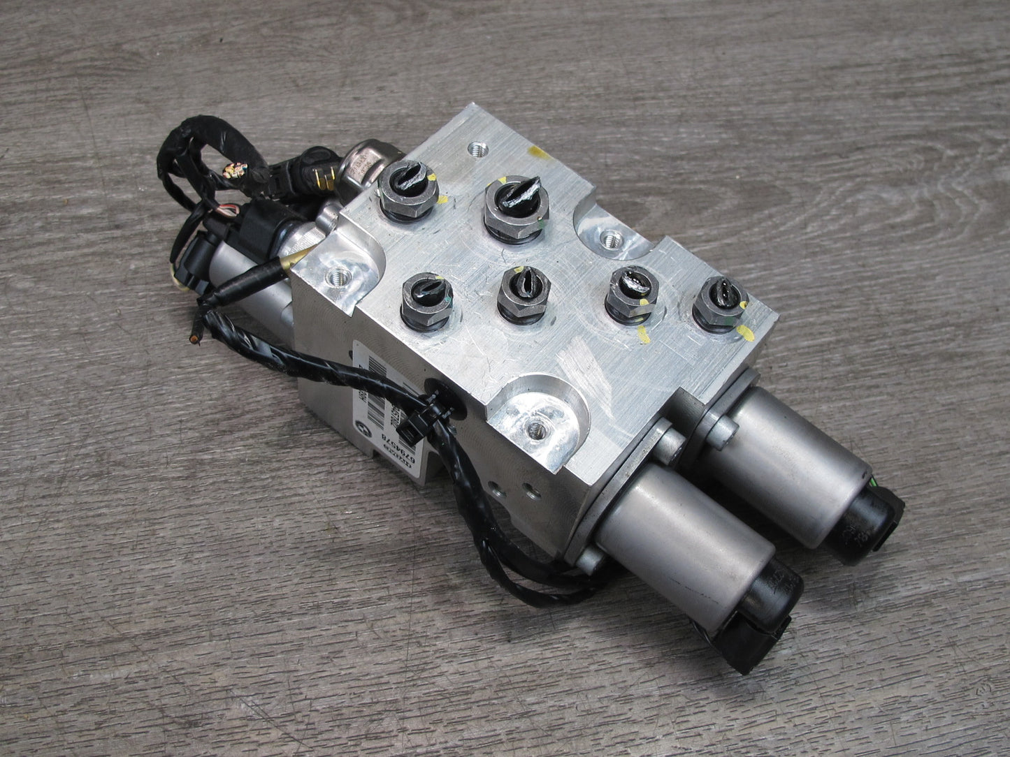 11-14 BMW E70 E71 X5 X6 Dynamic Drive Suspension Valve Block 6794578 OEM