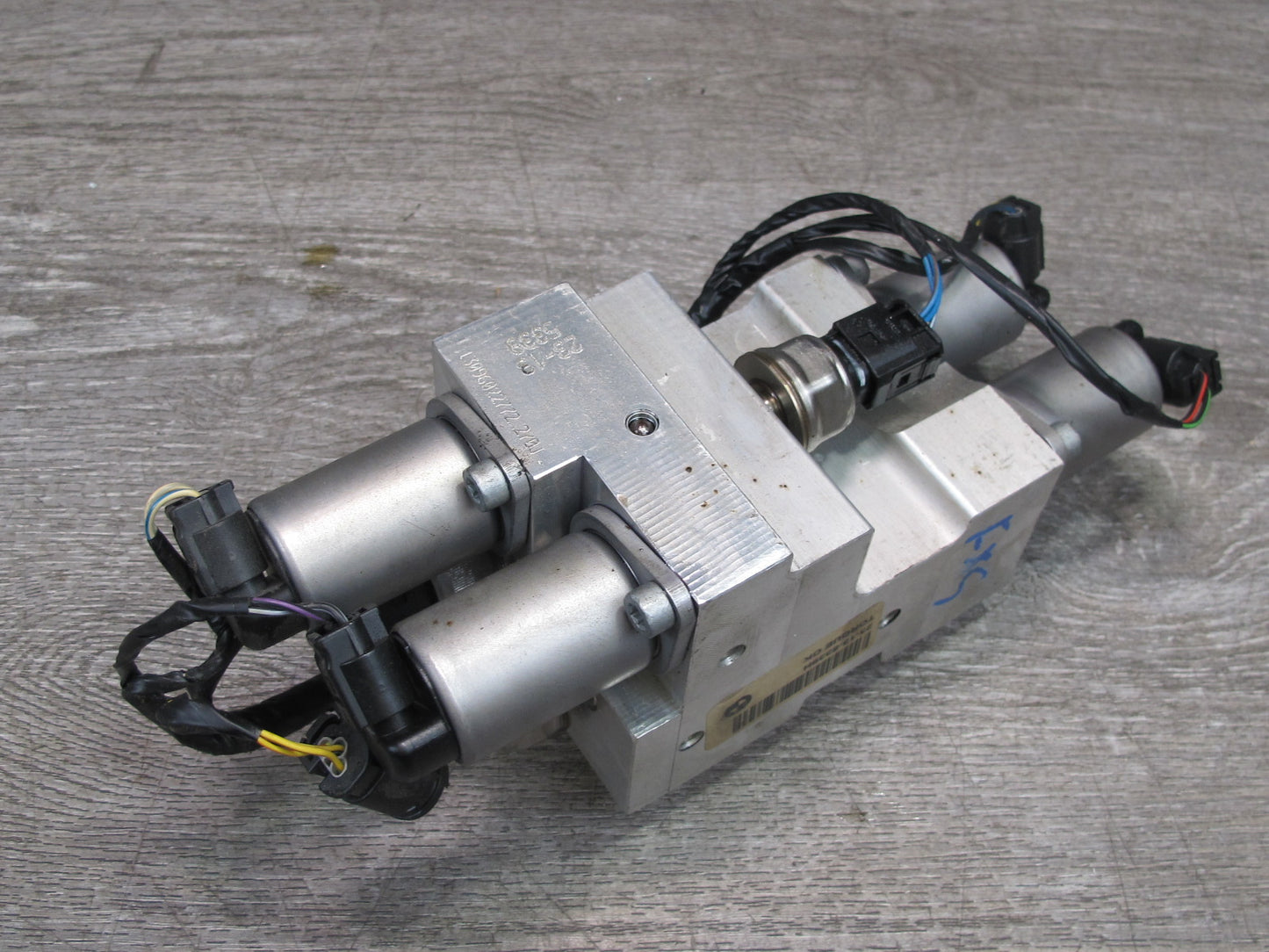 11-14 BMW E70 E71 X5 X6 Dynamic Drive Suspension Valve Block 6794578 OEM