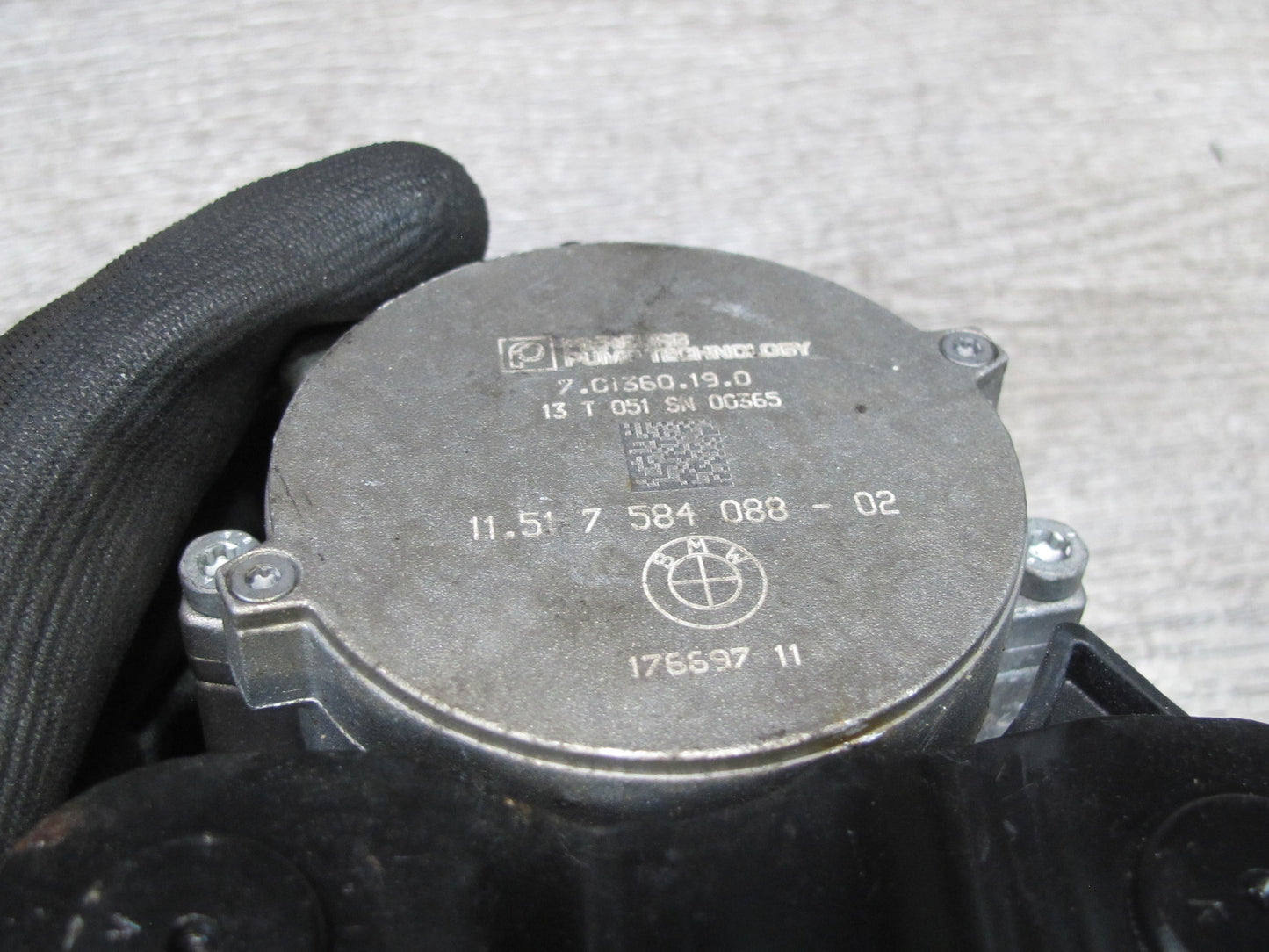 10-14 BMW E70 E71 X5M X6M S63 Auxiliary Coolant Water Pump 7584088 OEM