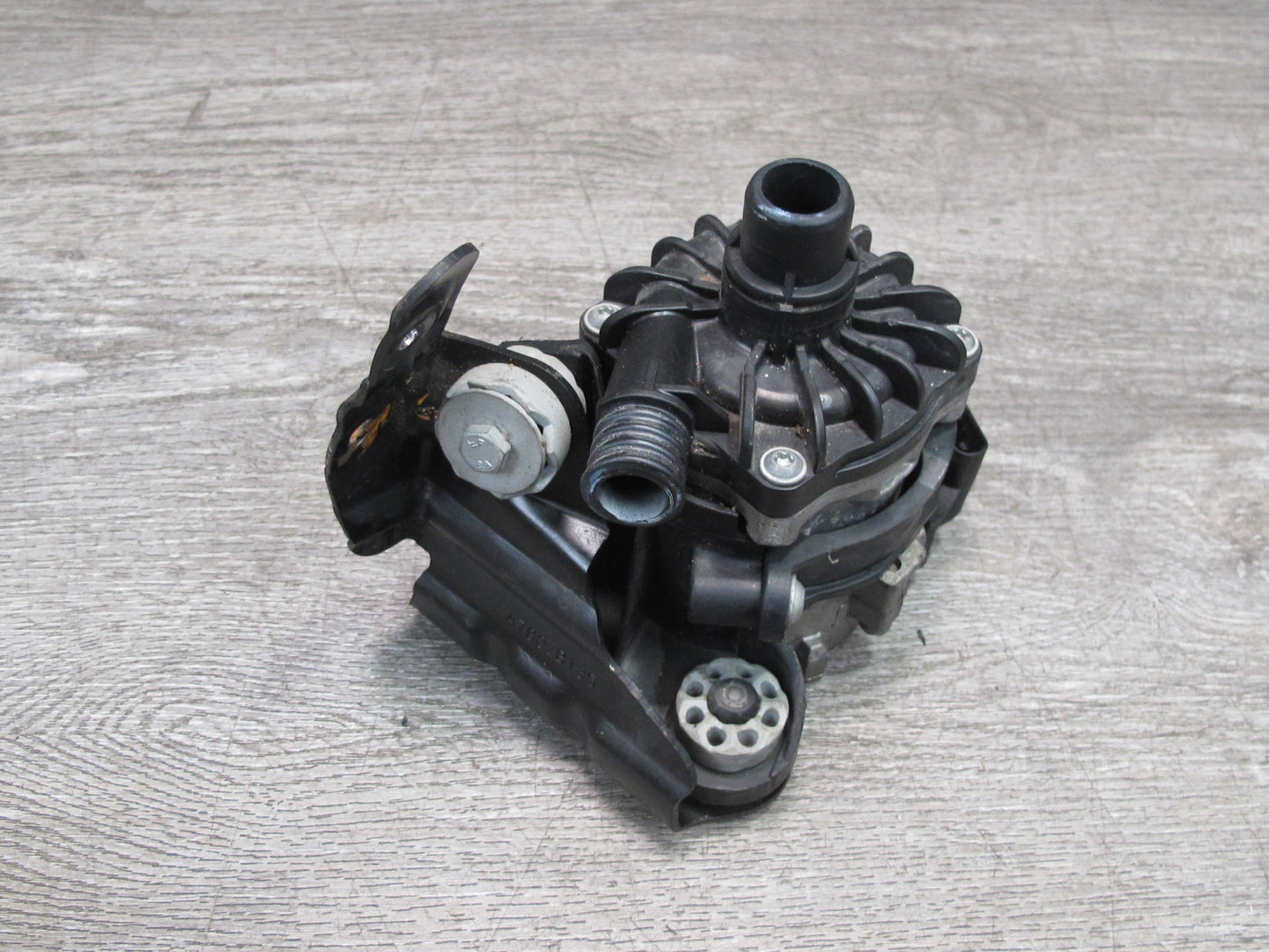 10-14 BMW E70 E71 X5M X6M S63 Auxiliary Coolant Water Pump 7584088 OEM