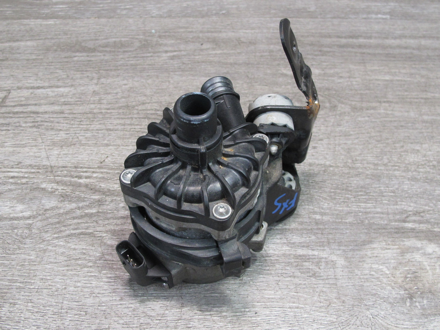 10-14 BMW E70 E71 X5M X6M S63 Auxiliary Coolant Water Pump 7584088 OEM