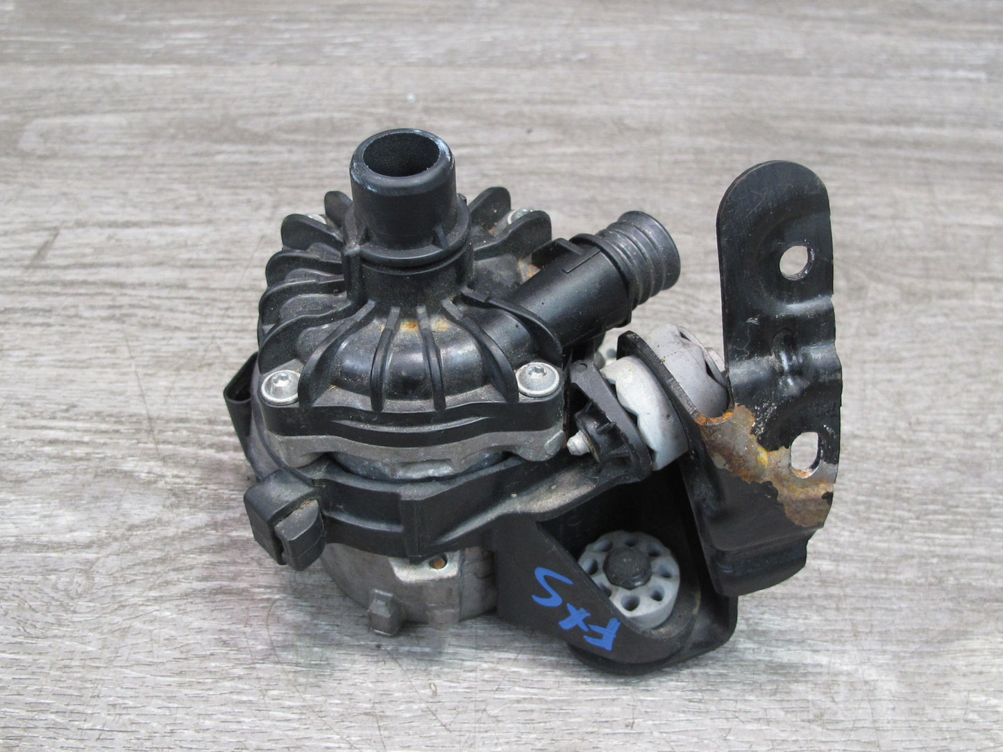 10-14 BMW E70 E71 X5M X6M S63 Auxiliary Coolant Water Pump 7584088 OEM