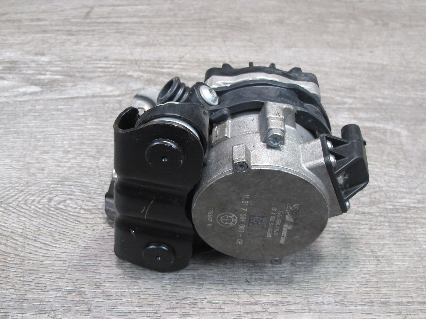 10-14 BMW E70 E71 X5M X6M S63 Auxiliary Coolant Water Pump 7584088 OEM