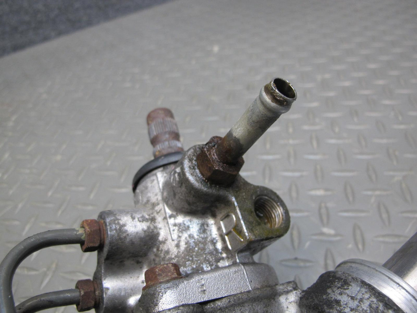 2003-2004 Lexus UZJ120L GX470 Power Steering Rack & Pinion Gear
