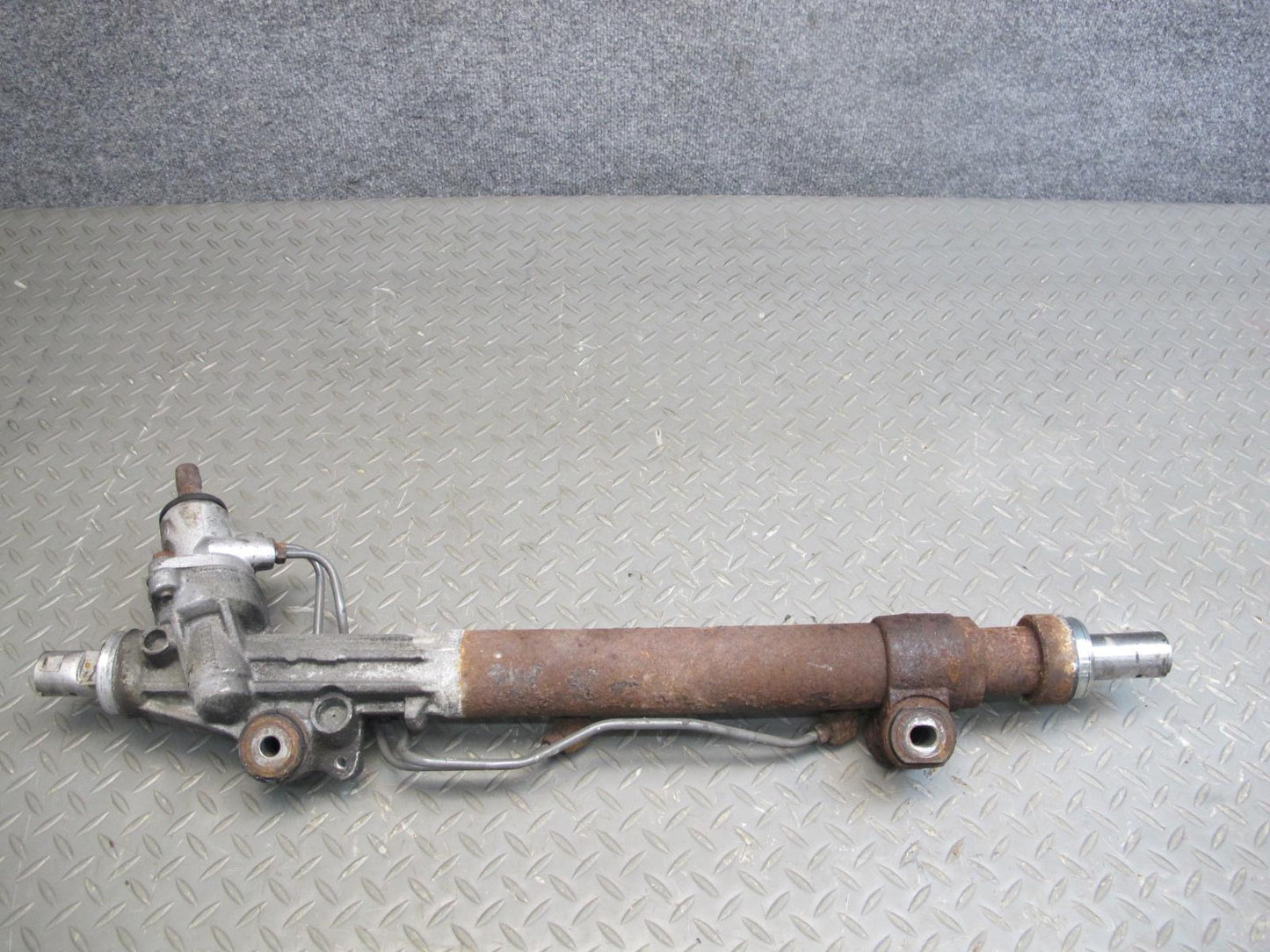 2003-2004 Lexus UZJ120L GX470 Power Steering Rack & Pinion Gear