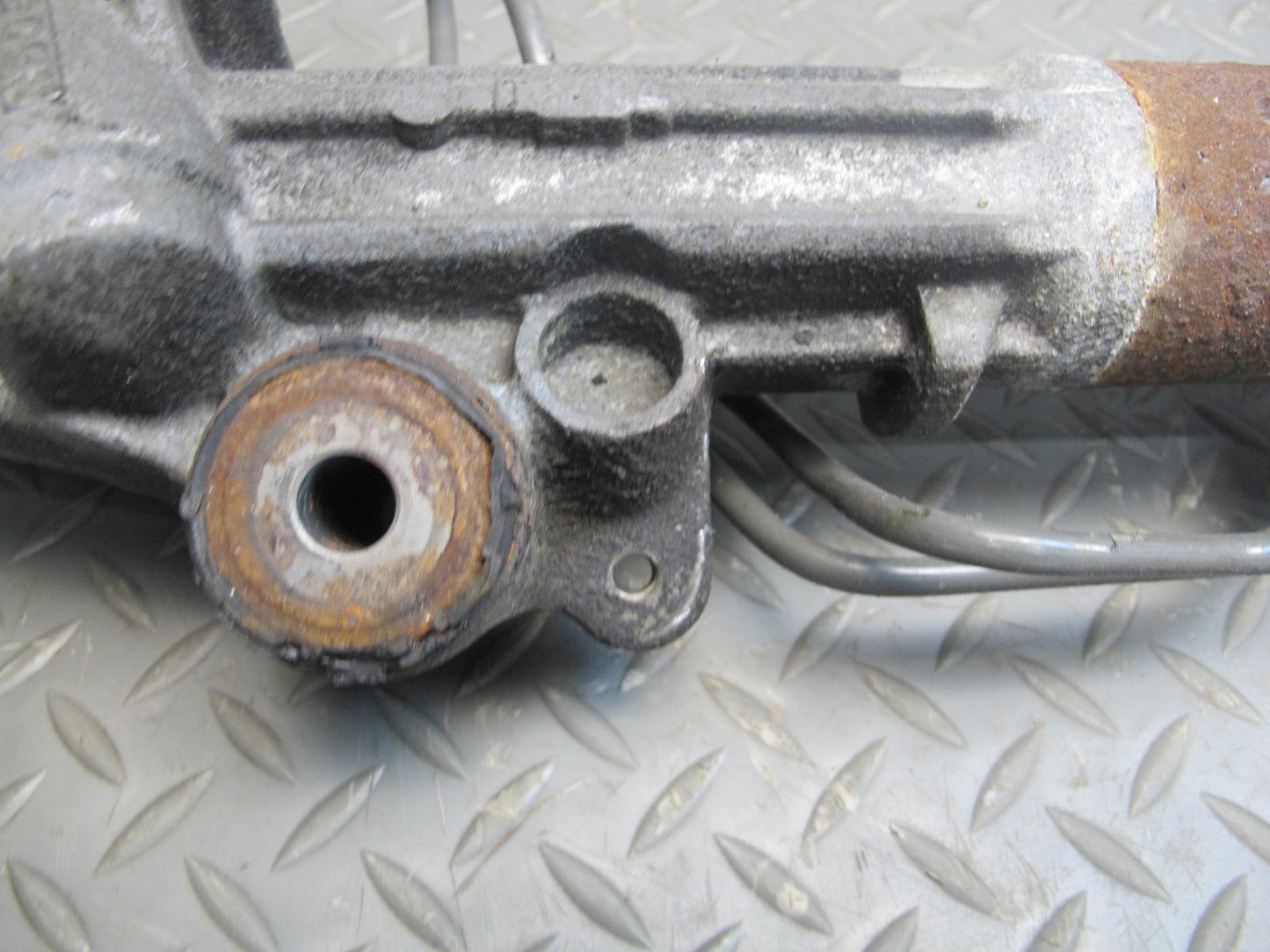2003-2004 Lexus UZJ120L GX470 Power Steering Rack & Pinion Gear