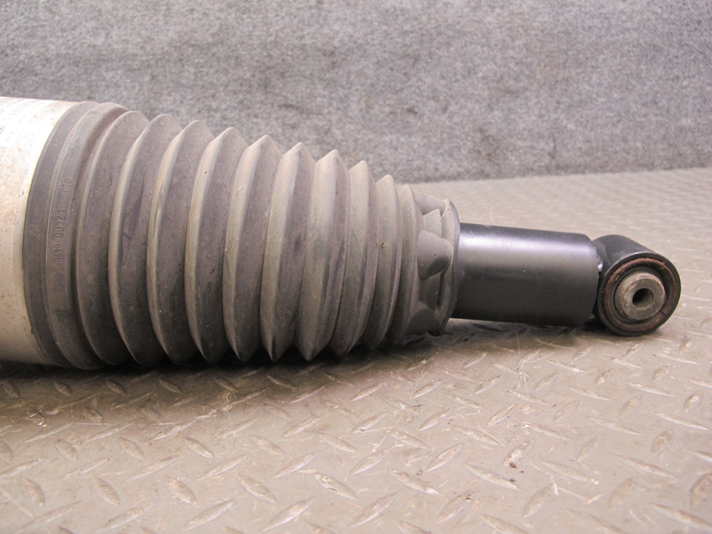 2012-2014 Porsche Cayenne 958 AWD Rear Right Air Spring Strut Shock Absorber