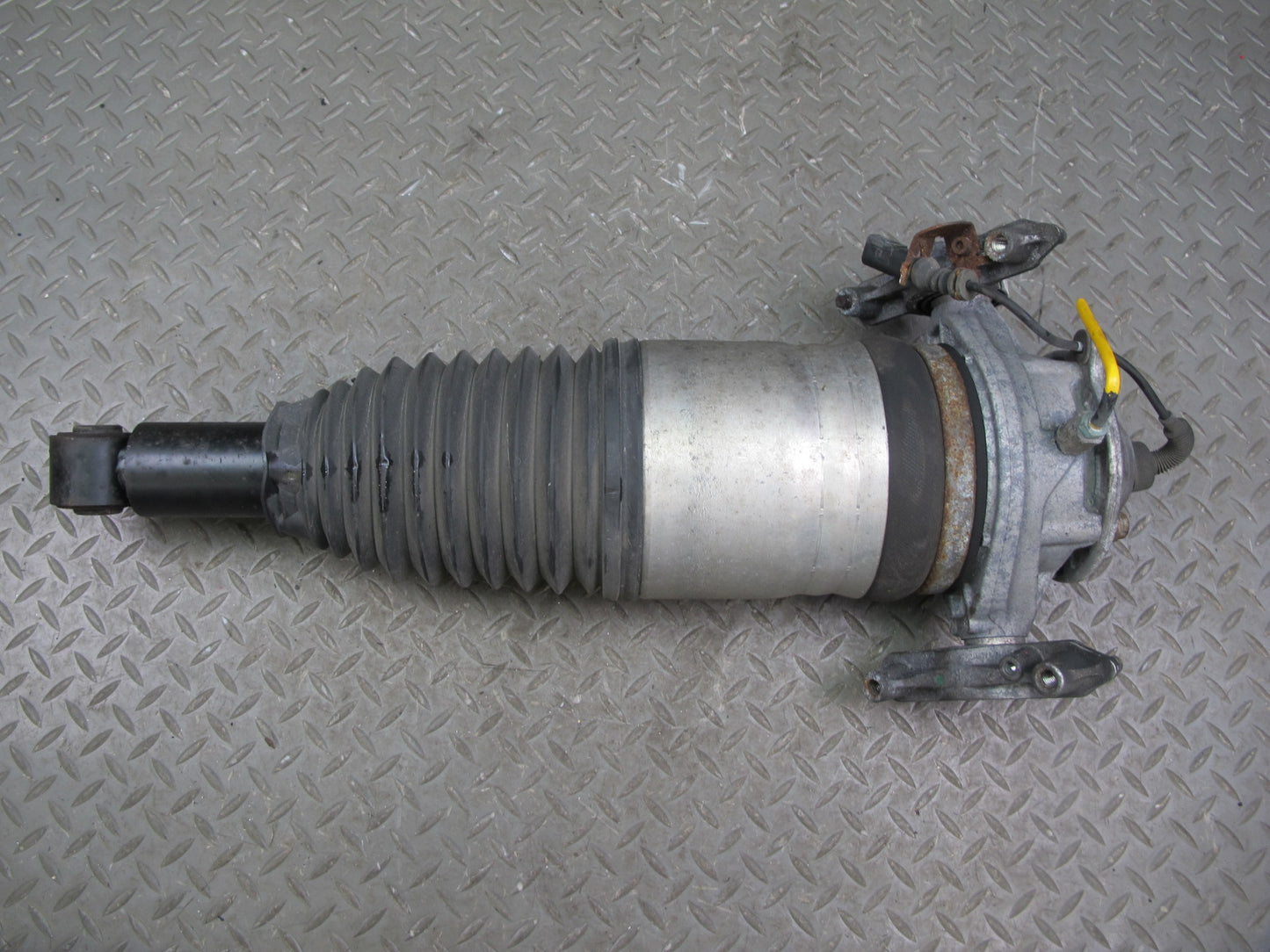 2012-2014 Porsche Cayenne 958 AWD Rear Right Air Spring Strut Shock Absorber