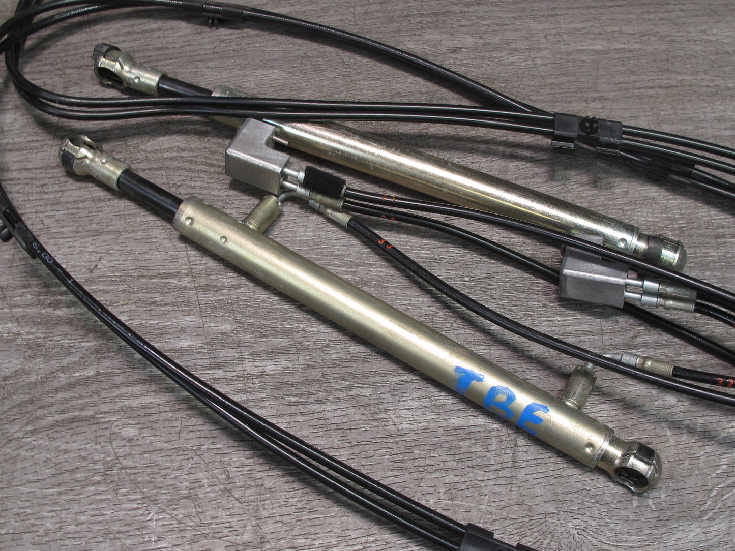 01-06 BMW E46 Convertible TOP Roof Hydraulic Shock Cylinder Hose Line Set OEM