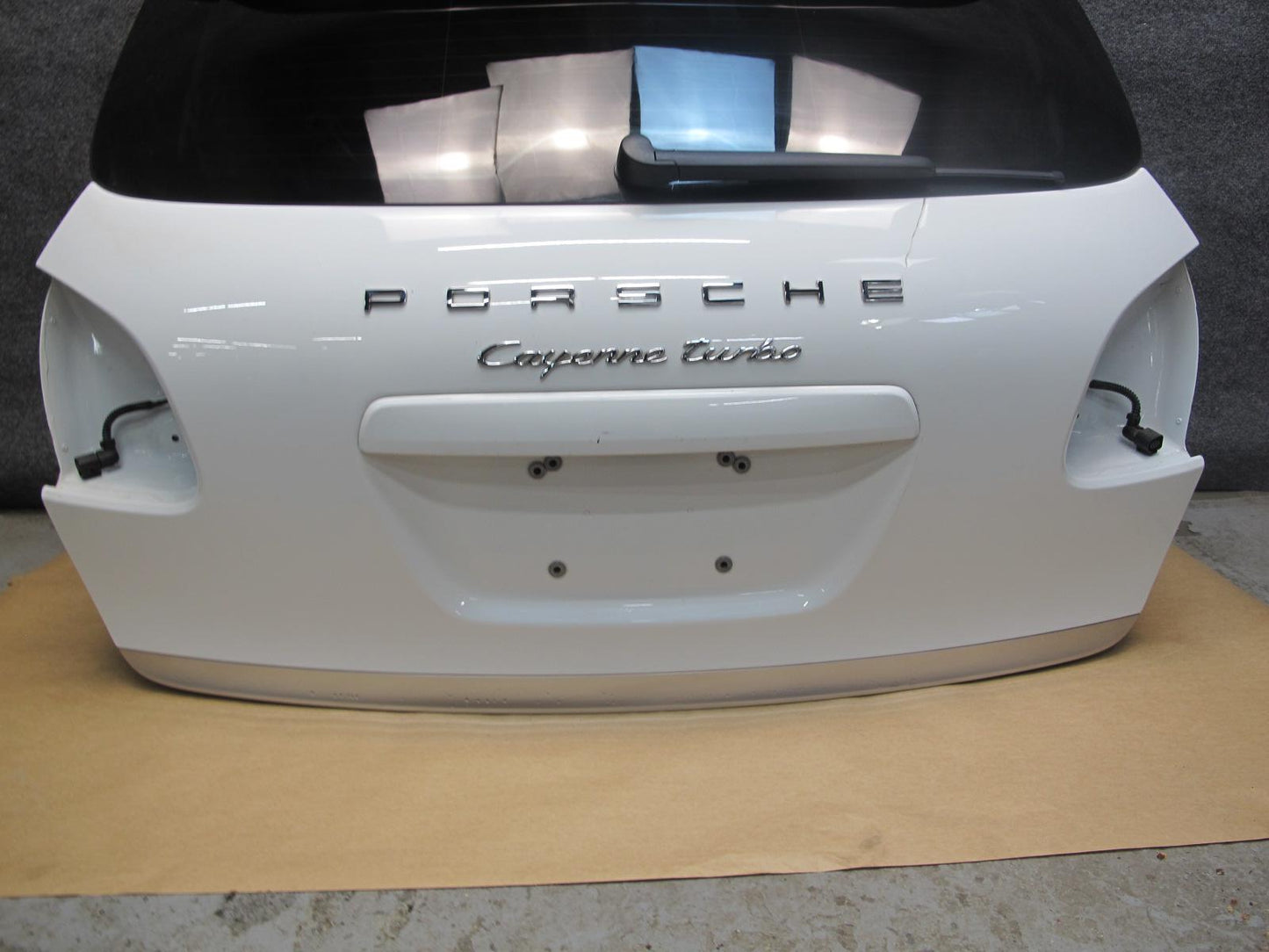 2011-2014 Porsche Cayenne 958 Rear Trunk Lid Tailgate Liftgate Shell w Glass