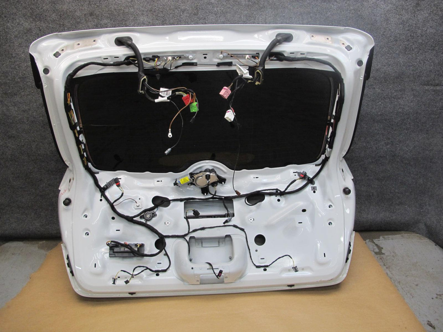 2011-2014 Porsche Cayenne 958 Rear Trunk Lid Tailgate Liftgate Shell w Glass