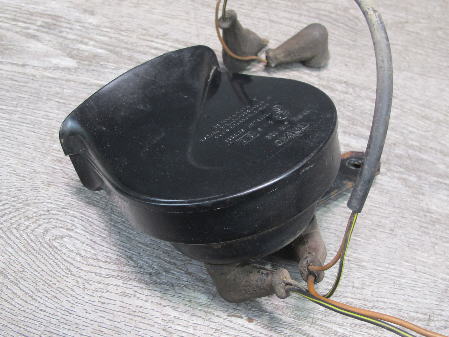 1984-1991 Porsche 928 Horn Signal