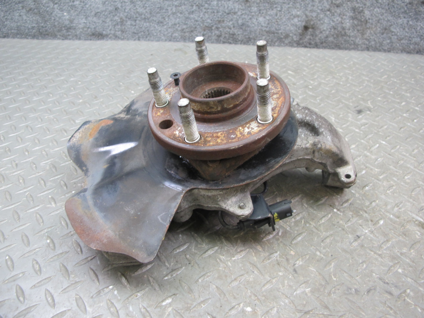 07-10 Saturn SKY Pontiac Solstice Front Right Spindle Knuckle Wheel Hub OEM
