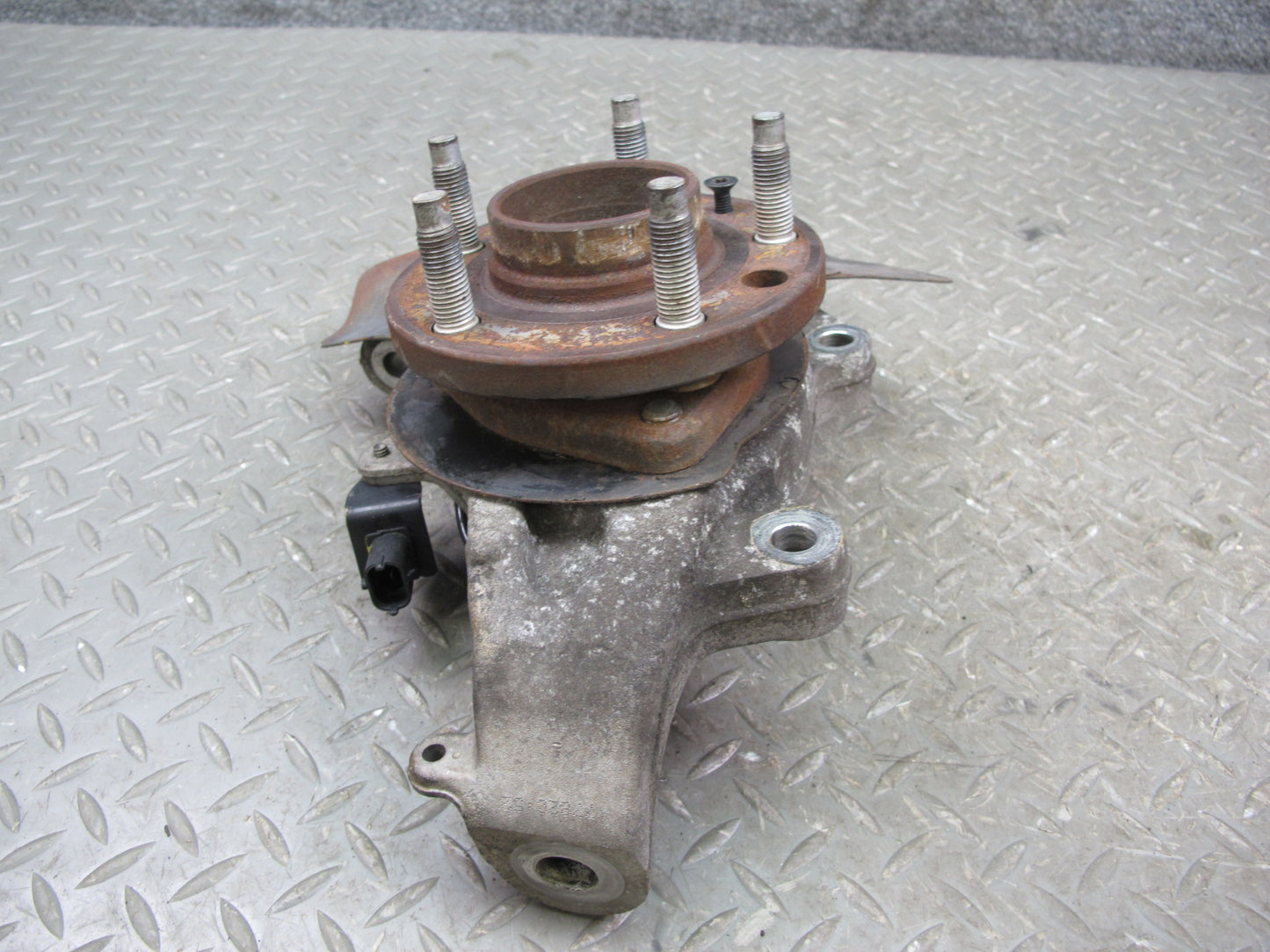 07-10 Saturn SKY Pontiac Solstice Front Right Spindle Knuckle Wheel Hub OEM