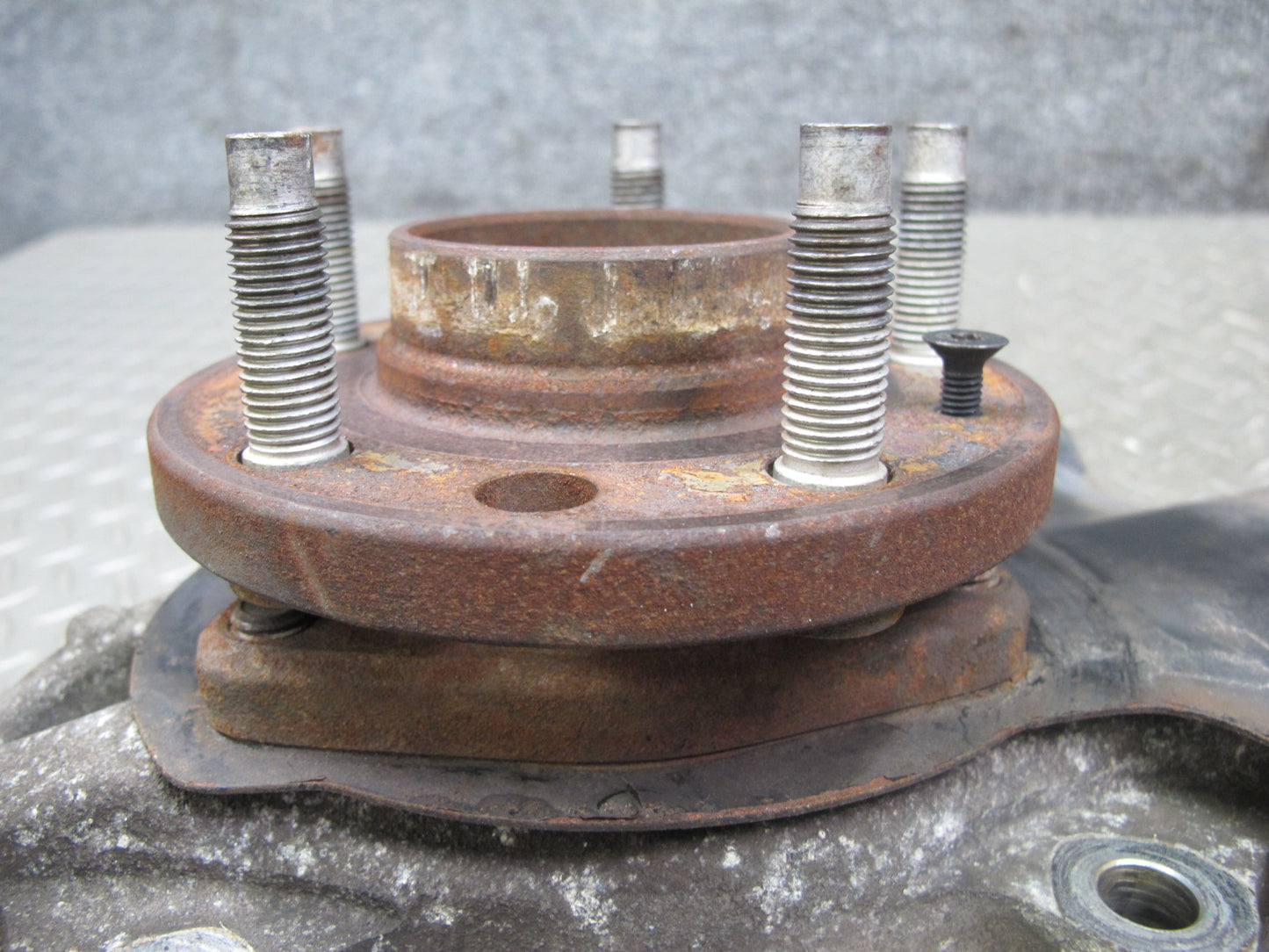 07-10 Saturn SKY Pontiac Solstice Front Right Spindle Knuckle Wheel Hub OEM