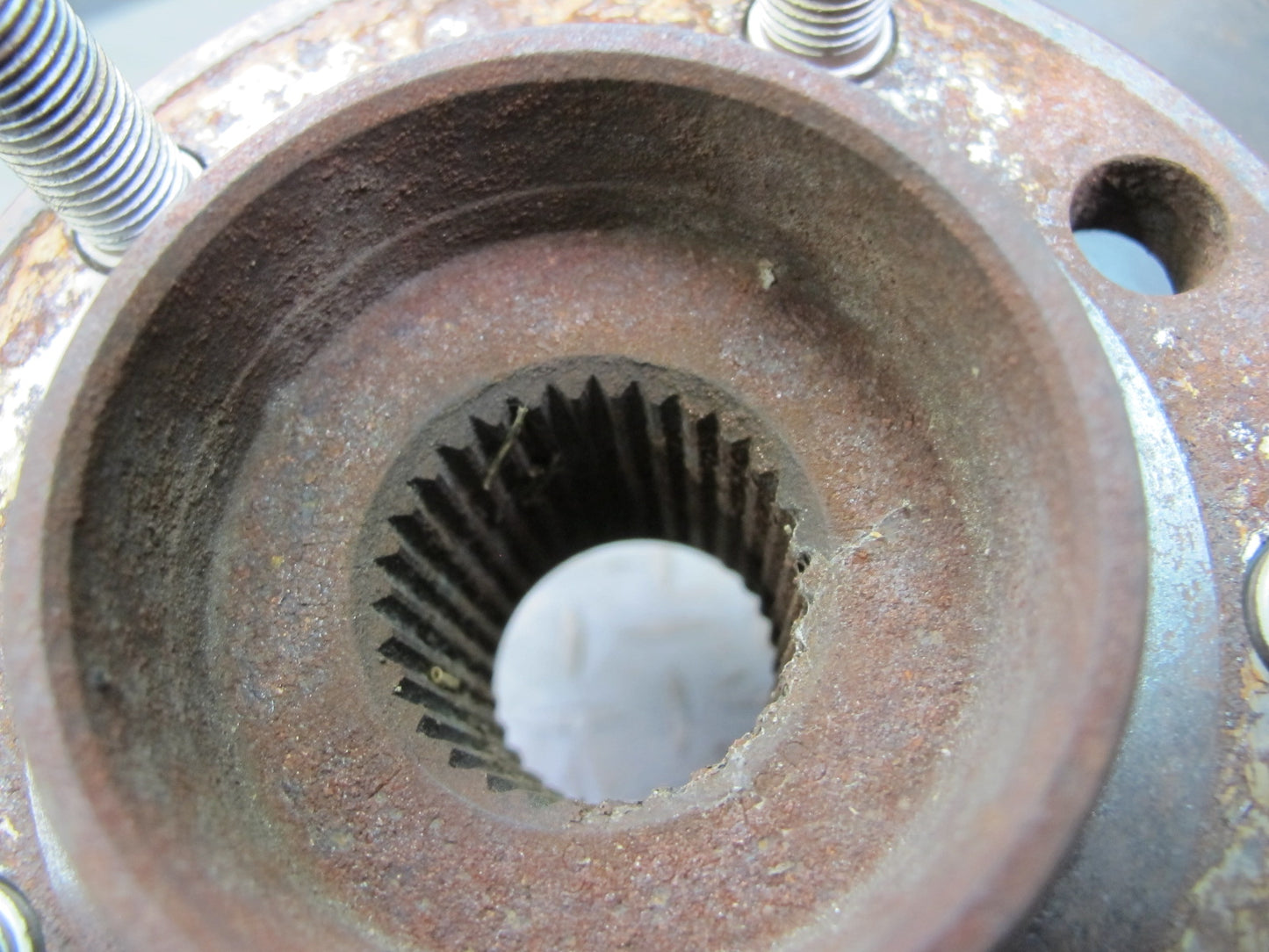 07-10 Saturn SKY Pontiac Solstice Front Right Spindle Knuckle Wheel Hub OEM