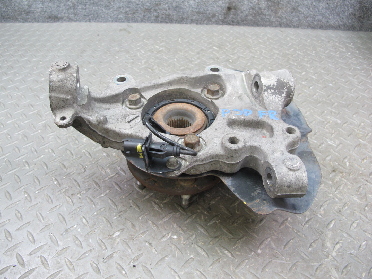 07-10 Saturn SKY Pontiac Solstice Front Right Spindle Knuckle Wheel Hub OEM