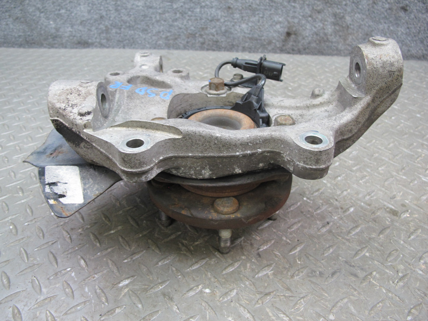 07-10 Saturn SKY Pontiac Solstice Front Right Spindle Knuckle Wheel Hub OEM