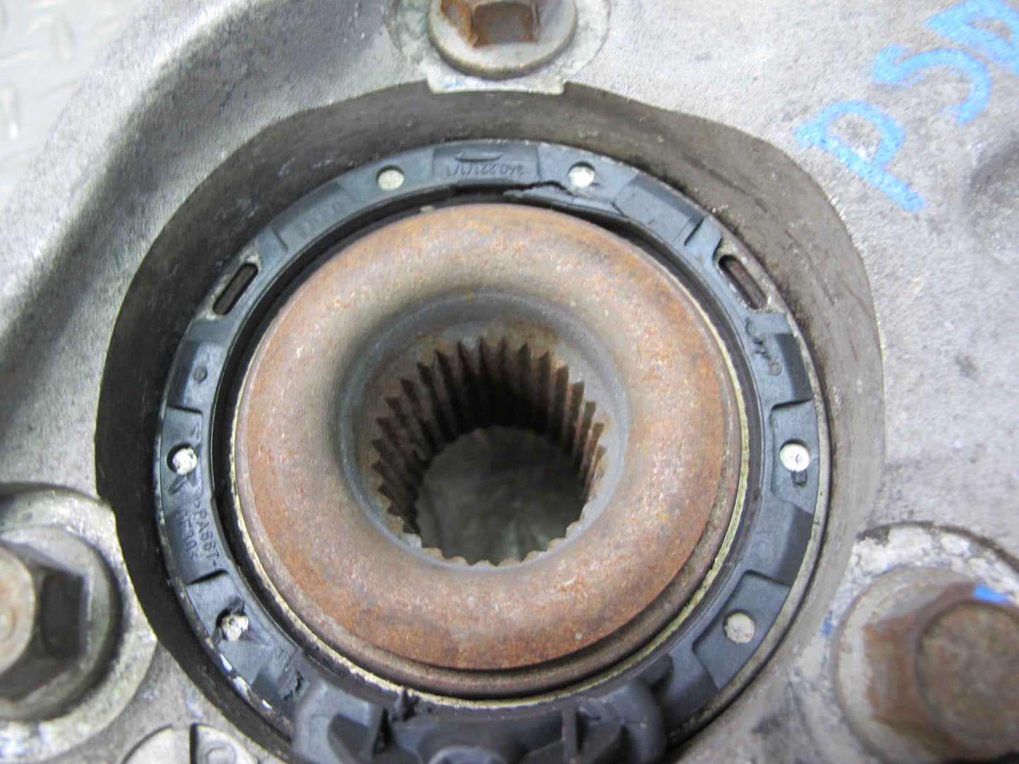 07-10 Saturn SKY Pontiac Solstice Front Right Spindle Knuckle Wheel Hub OEM