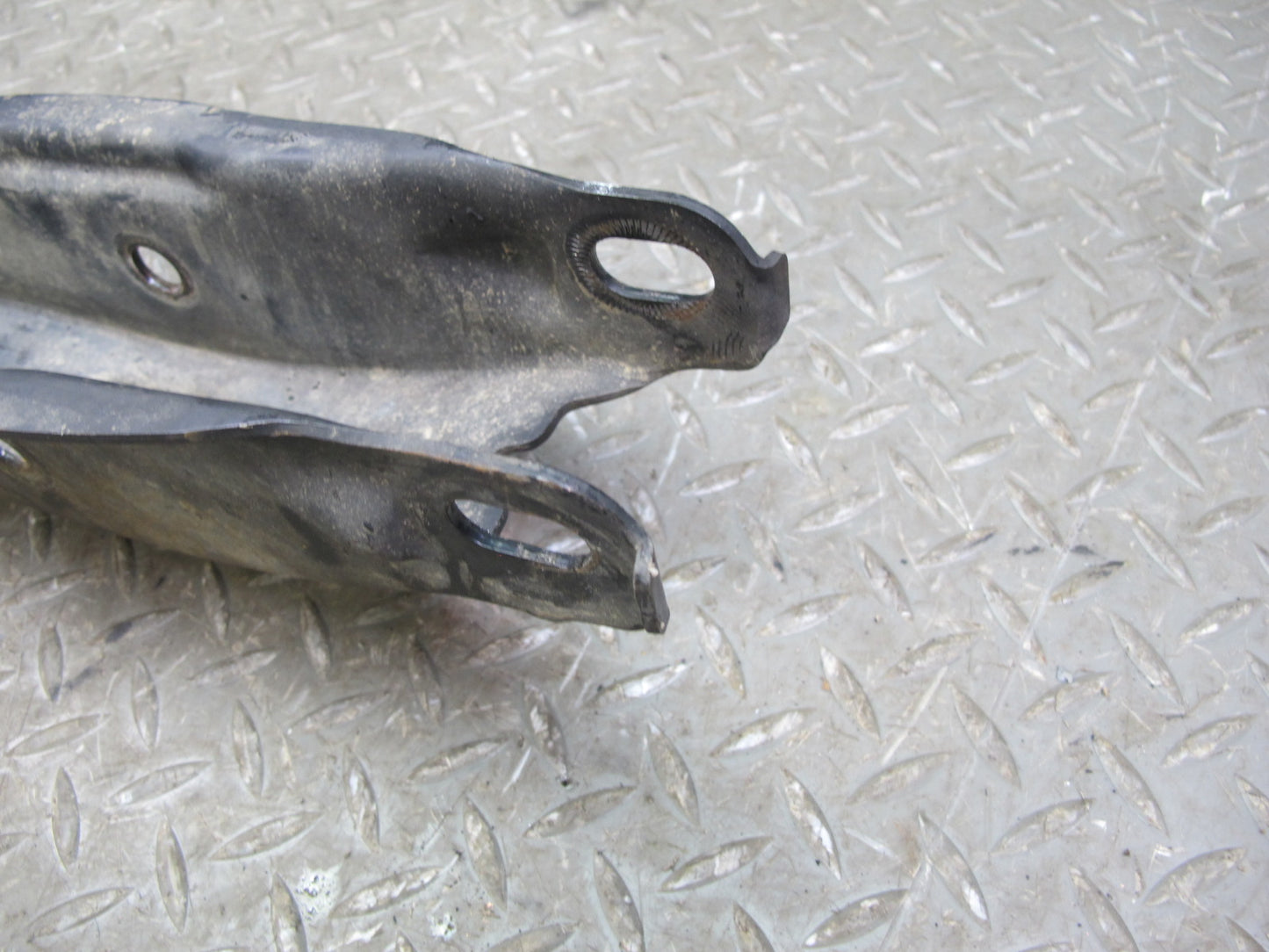 01-05 Lexus JCE10L IS300 Set of 2 Rear Left Upper & Lower Control Arm OEM