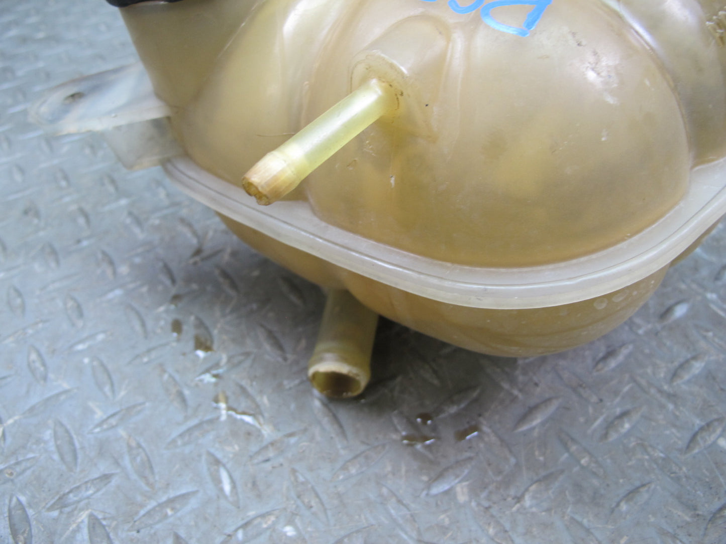 06-09 Pontiac Solstice Engine Coolant Expansion Overflow Reservoir Tank