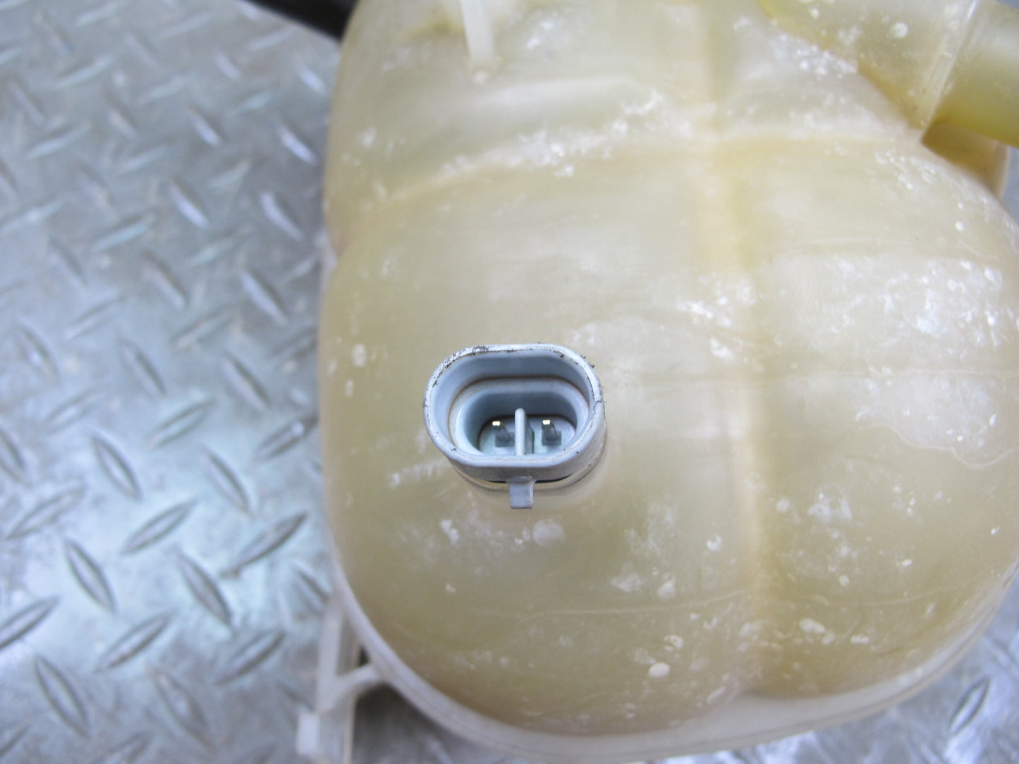 06-09 Pontiac Solstice Engine Coolant Expansion Overflow Reservoir Tank