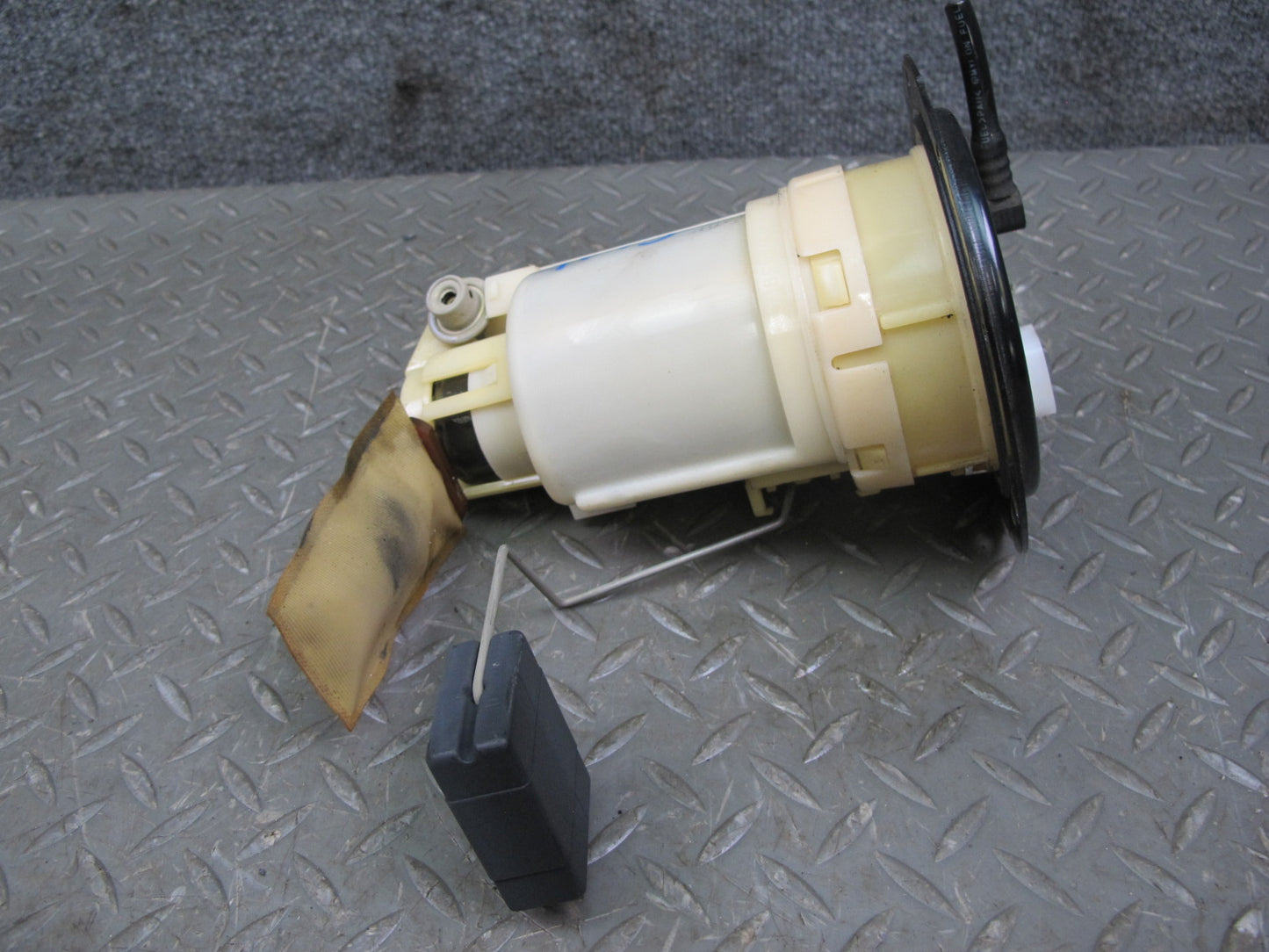 01-05 Lexus JCE10L IS300 Fuel Pump Level Sending Unit Assembly Set OEM