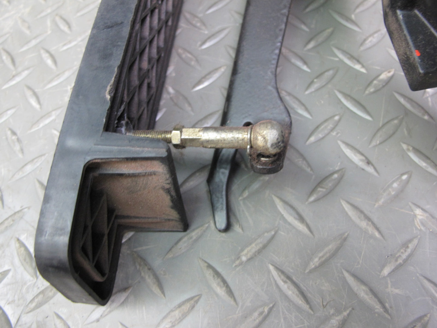 1987-1989 Porsche 928 S4 M/T Manual Clutch Brake Gas Acceleration Pedal Set