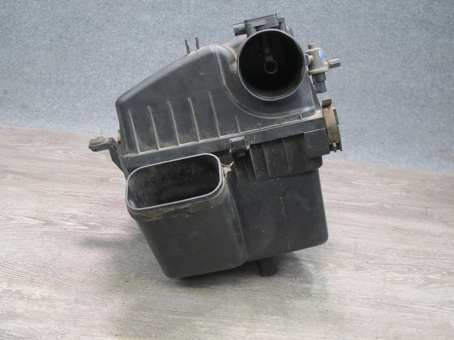 01-06 Lexus UCF30L LS430 Air Intake Cleaner Filter Box w MAF & Vacuum Switch OEM