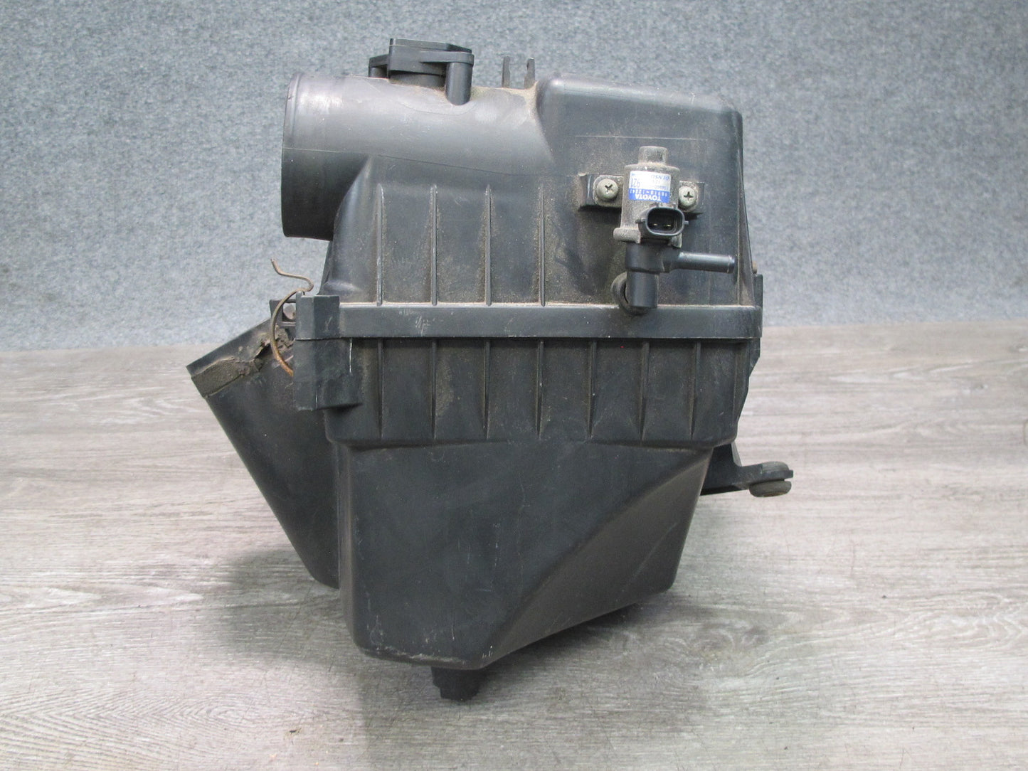 01-06 Lexus UCF30L LS430 Air Intake Cleaner Filter Box w MAF & Vacuum Switch OEM