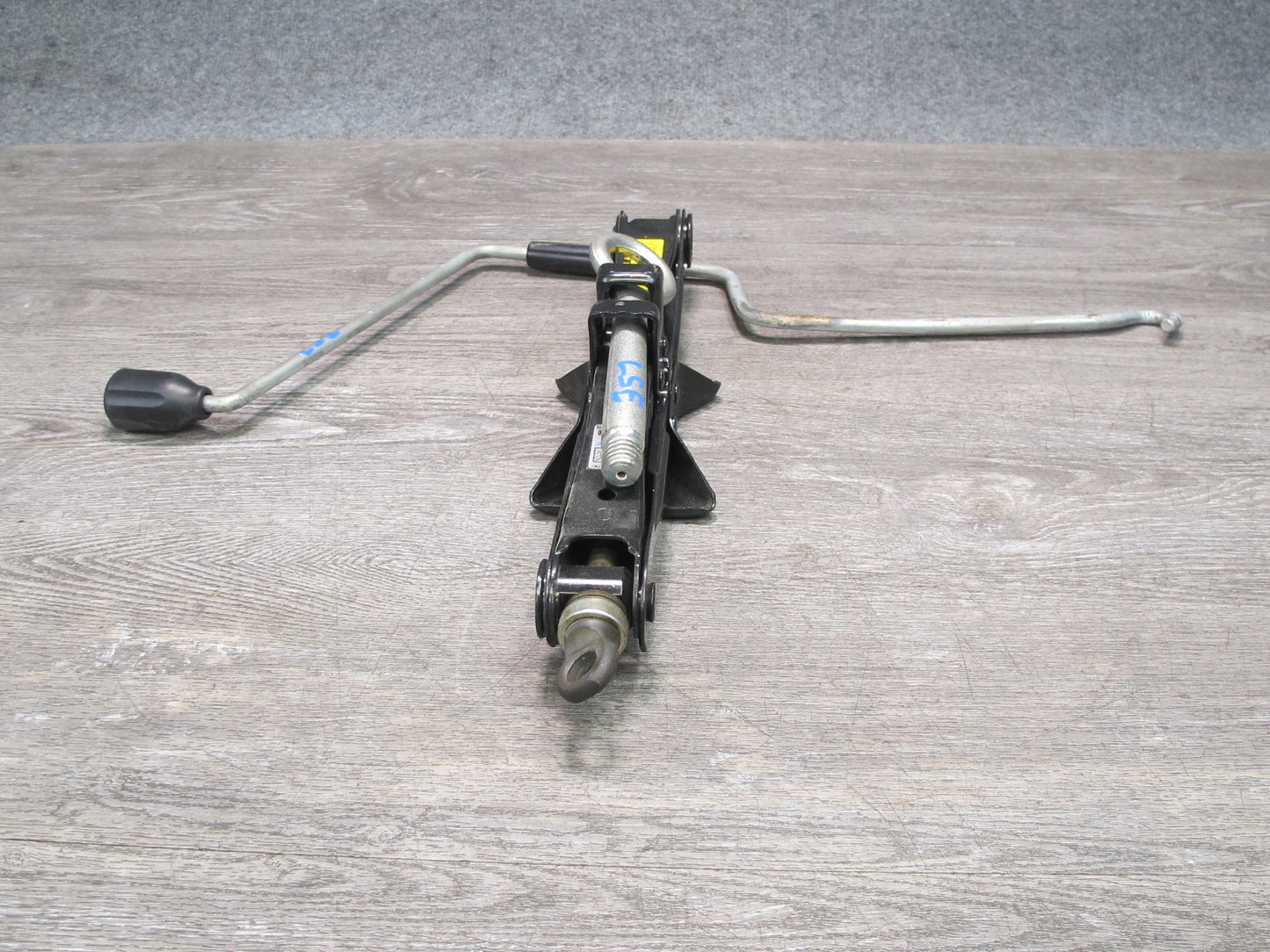 01-06 Lexus UCF30L LS430 Emergency Spare Tire Lift Jack w TOW Hook OEM
