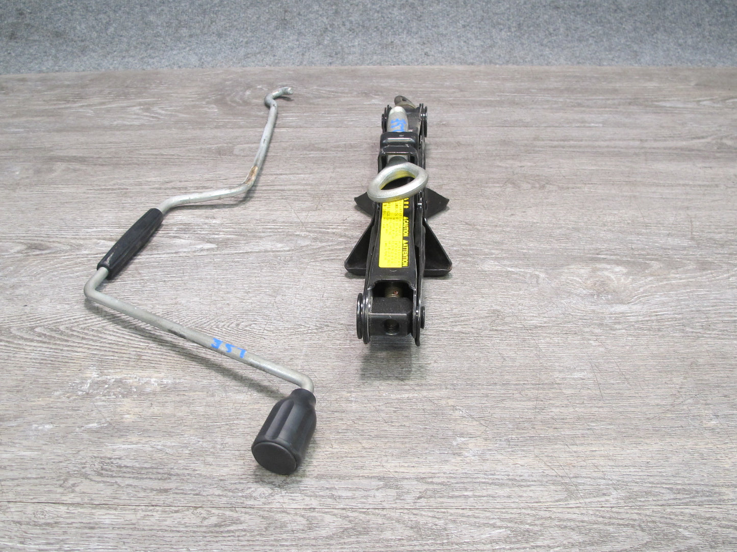 01-06 Lexus UCF30L LS430 Emergency Spare Tire Lift Jack w TOW Hook OEM