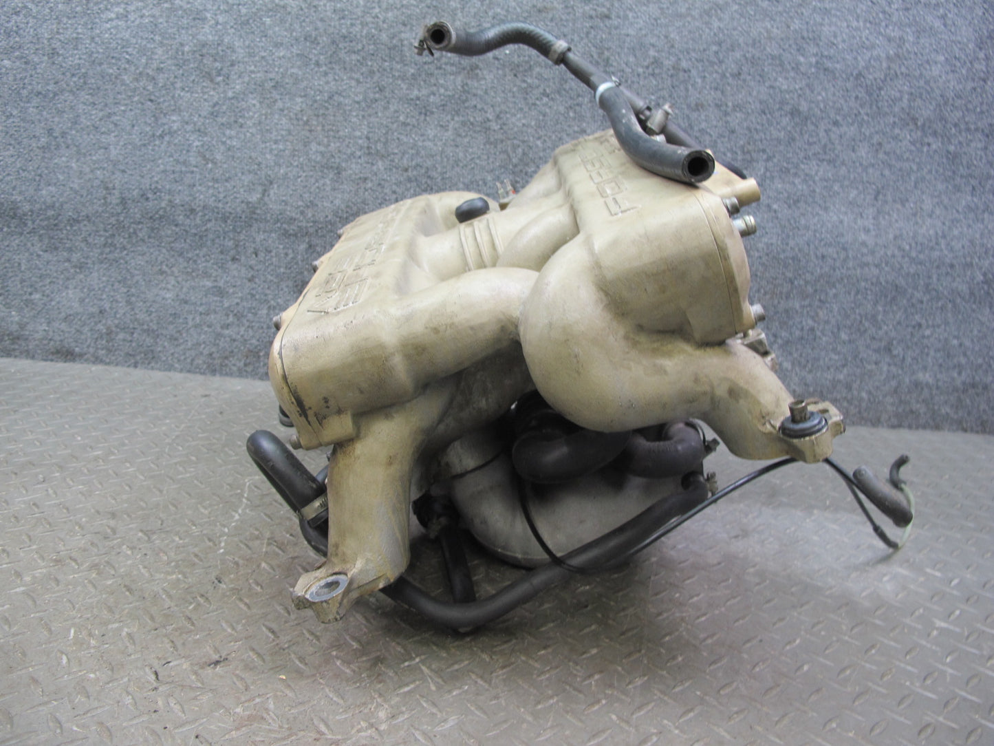 1987-1991 Porsche 928 S4 5.0L Engine Air Intake Manifold Throttle Body Assembly