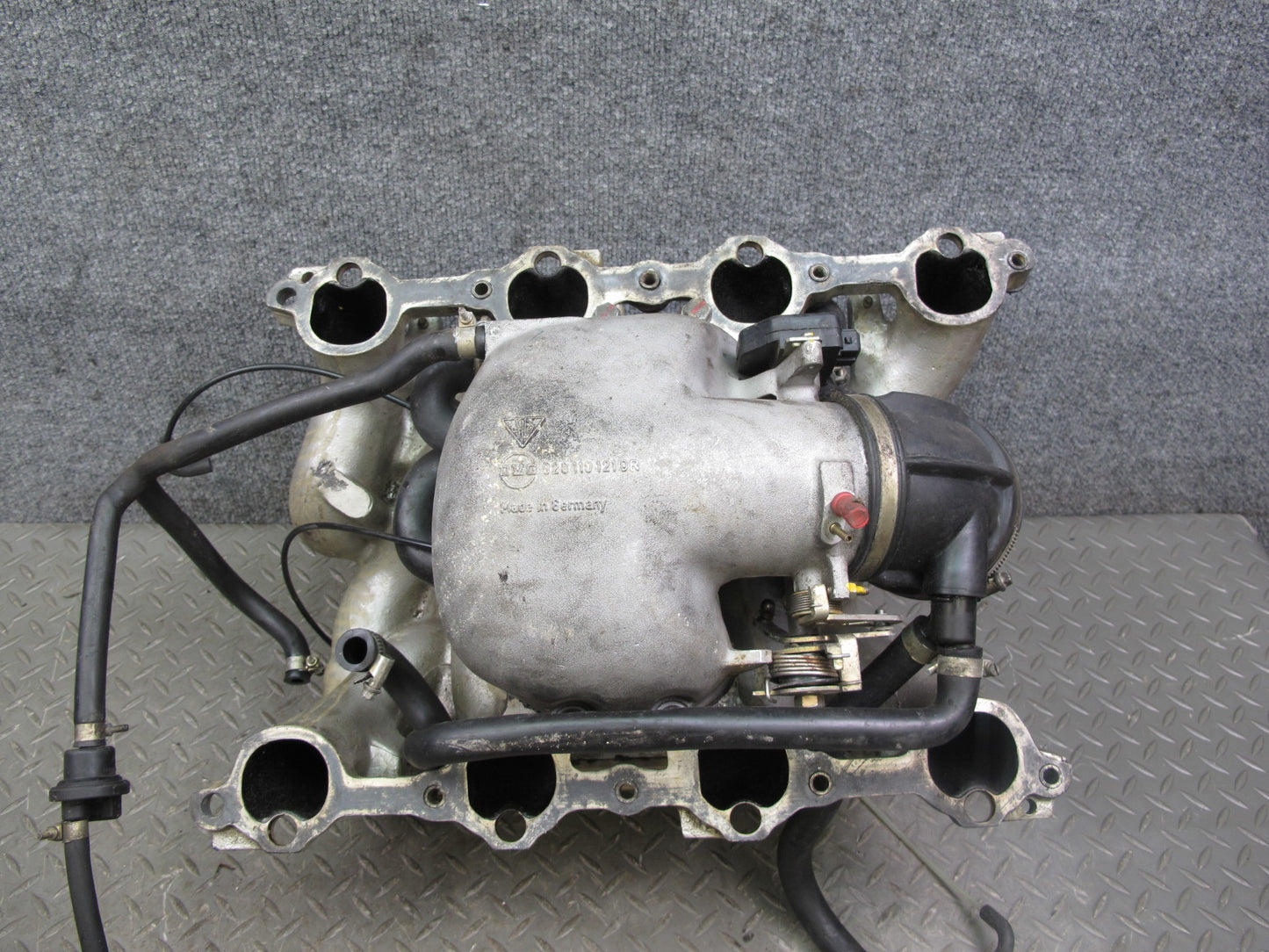 1987-1991 Porsche 928 S4 5.0L Engine Air Intake Manifold Throttle Body Assembly