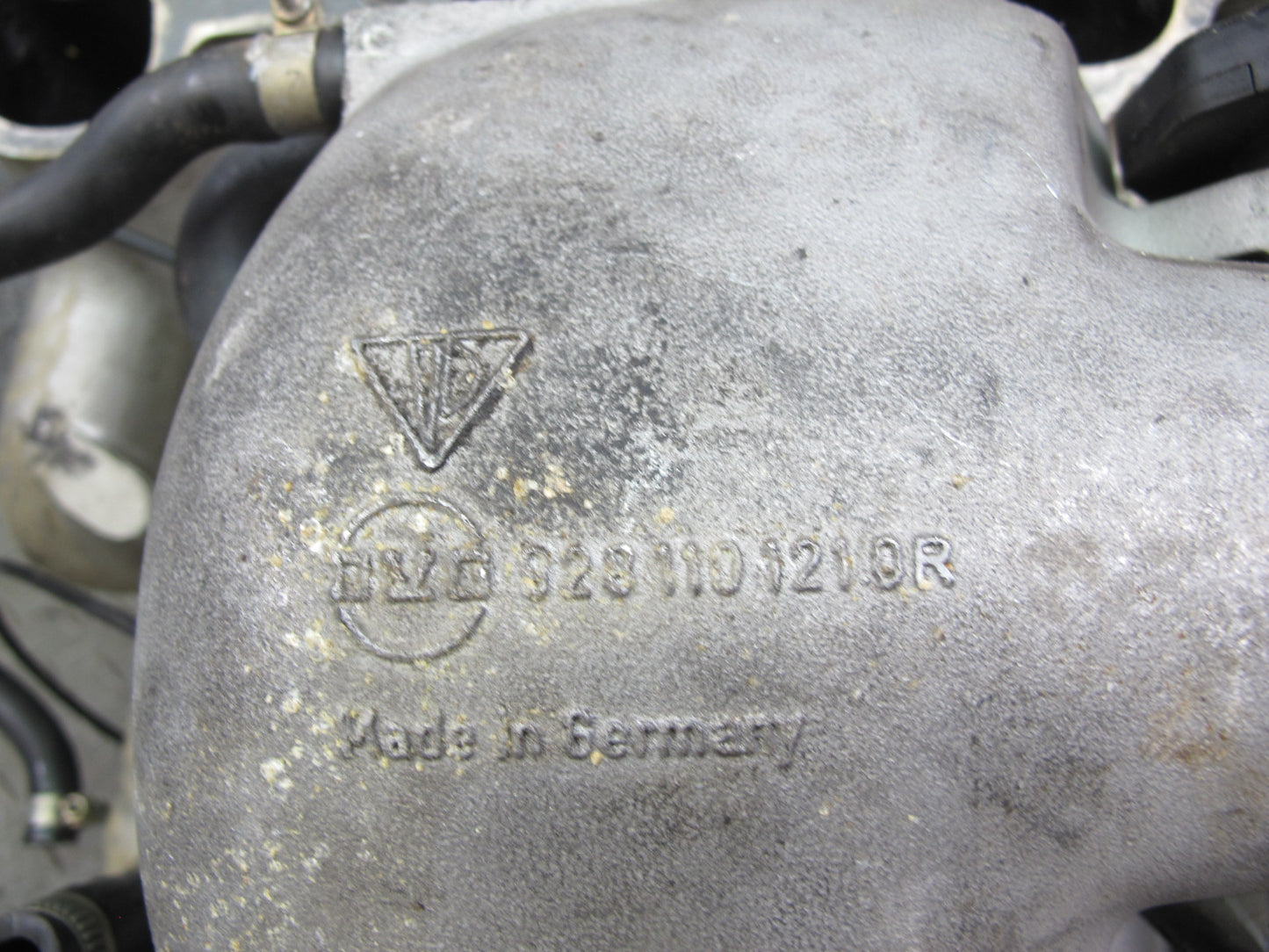 1987-1991 Porsche 928 S4 5.0L Engine Air Intake Manifold Throttle Body Assembly