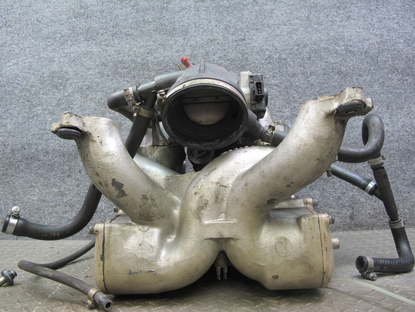 1987-1991 Porsche 928 S4 5.0L Engine Air Intake Manifold Throttle Body Assembly