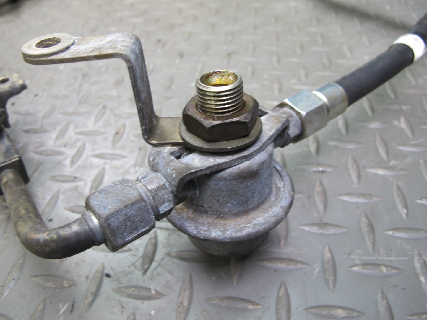 1987-1988 Porsche 928 S Fuel Injector Rail Hose Pressure Regulator Set