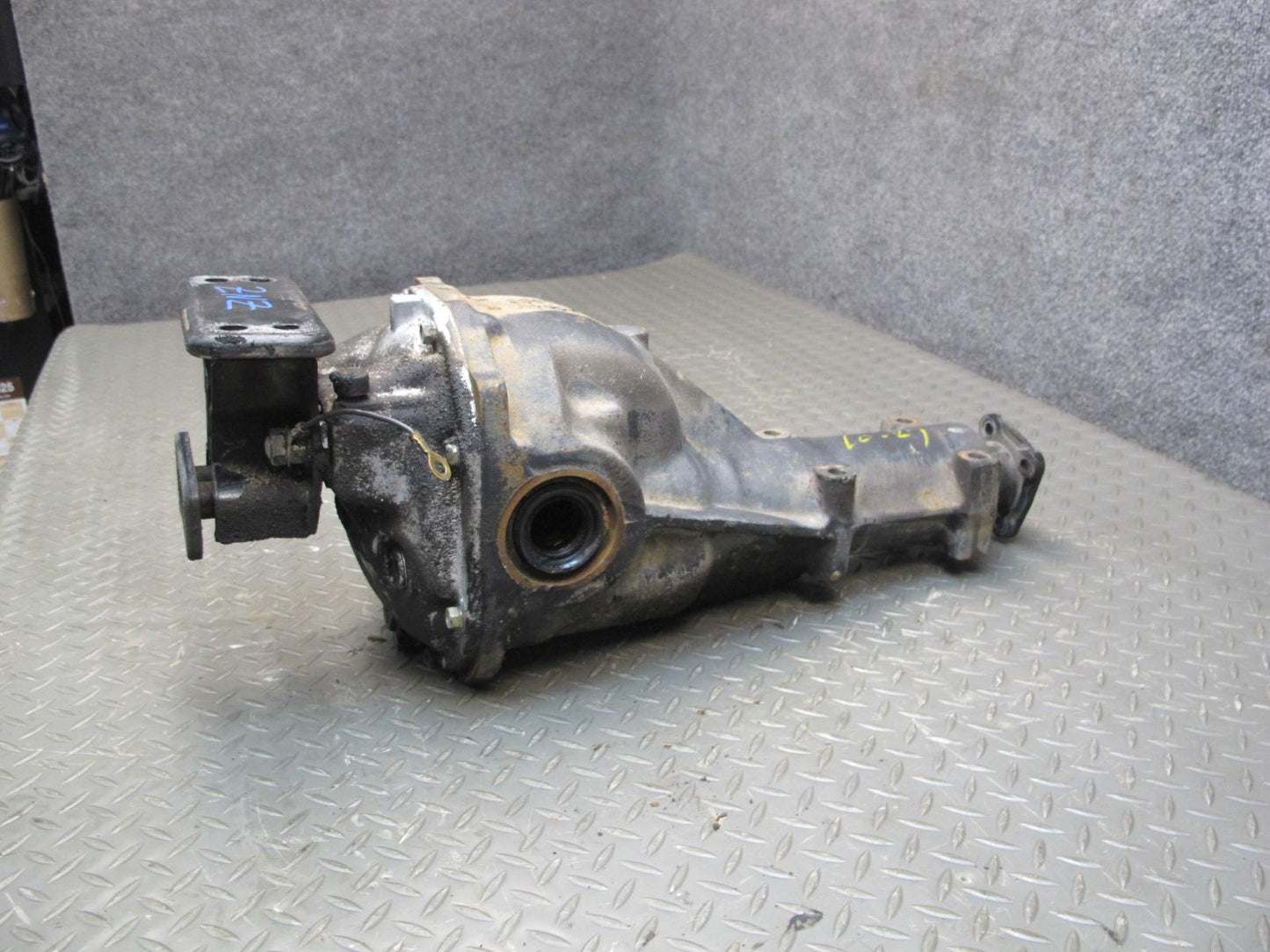 85-86 Nissan Z31 300ZX Turbo Rear Differential Carrier 3.545 Ratio OEM