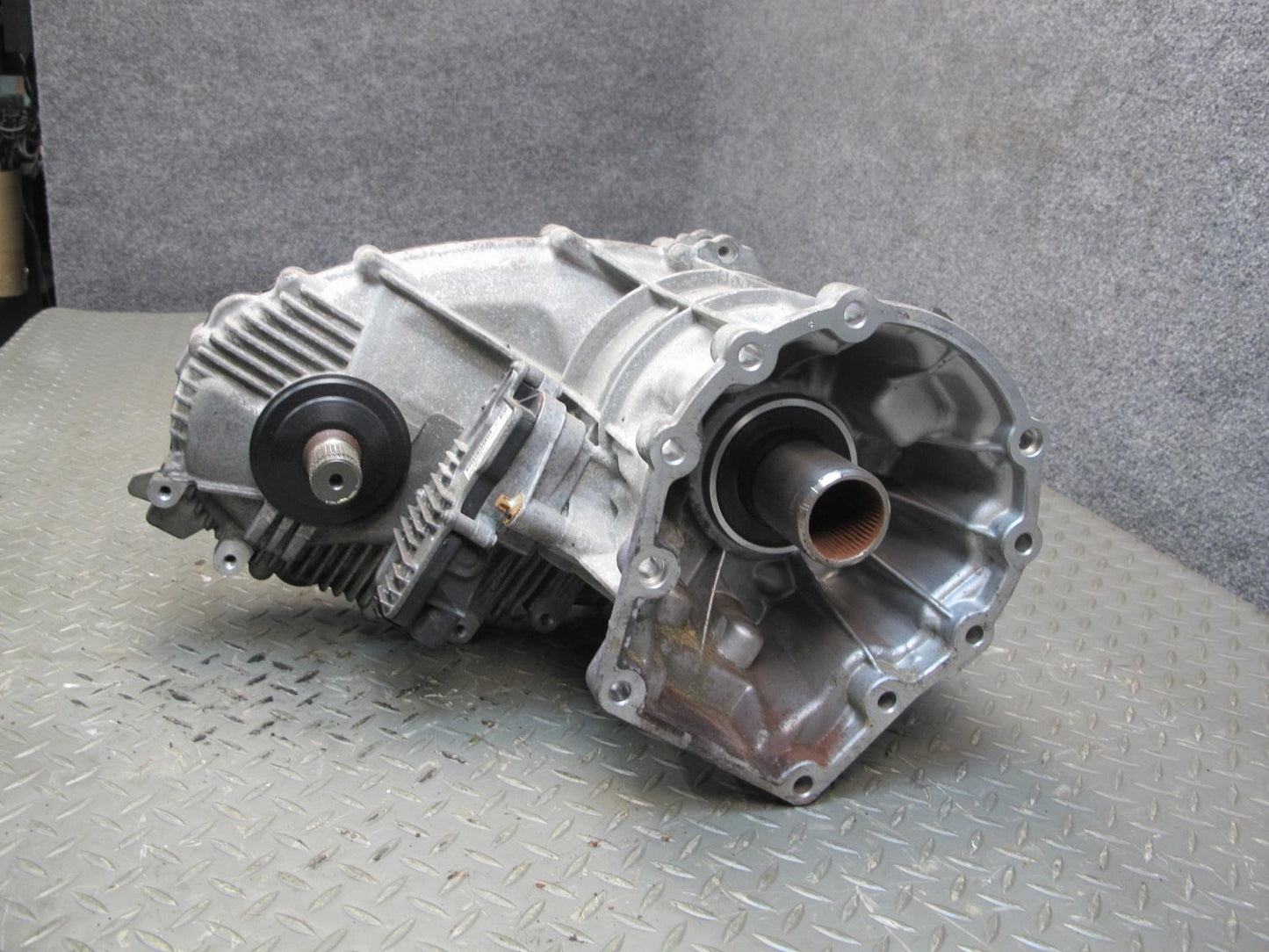 2011-2016 Porsche Cayenne 958 4.8L Turbo Transmission Transfer Case Box w Motor