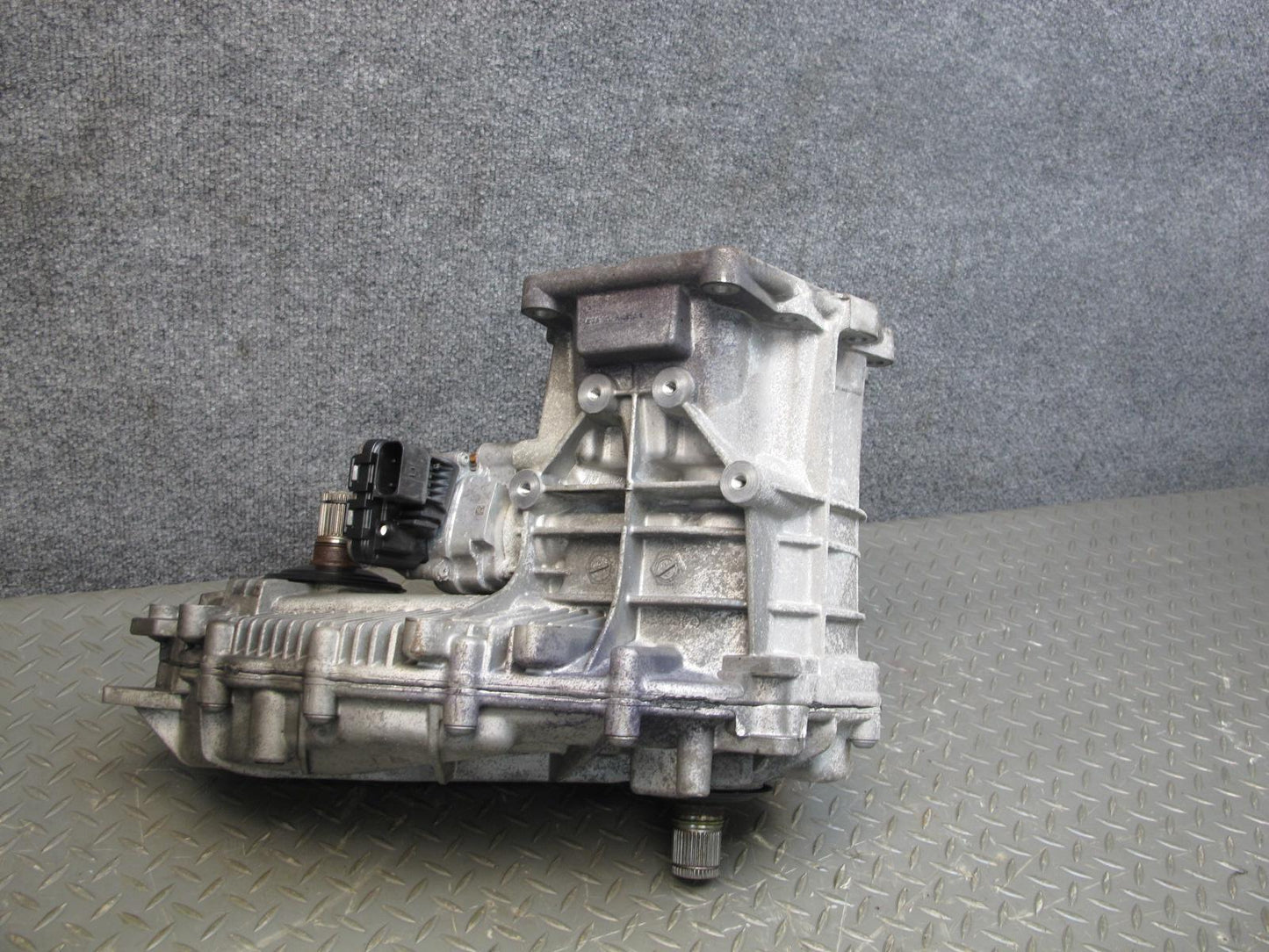 2011-2016 Porsche Cayenne 958 4.8L Turbo Transmission Transfer Case Box w Motor