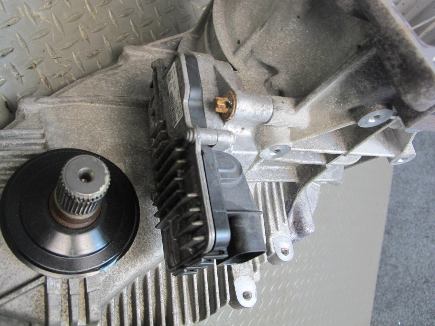 2011-2016 Porsche Cayenne 958 4.8L Turbo Transmission Transfer Case Box w Motor