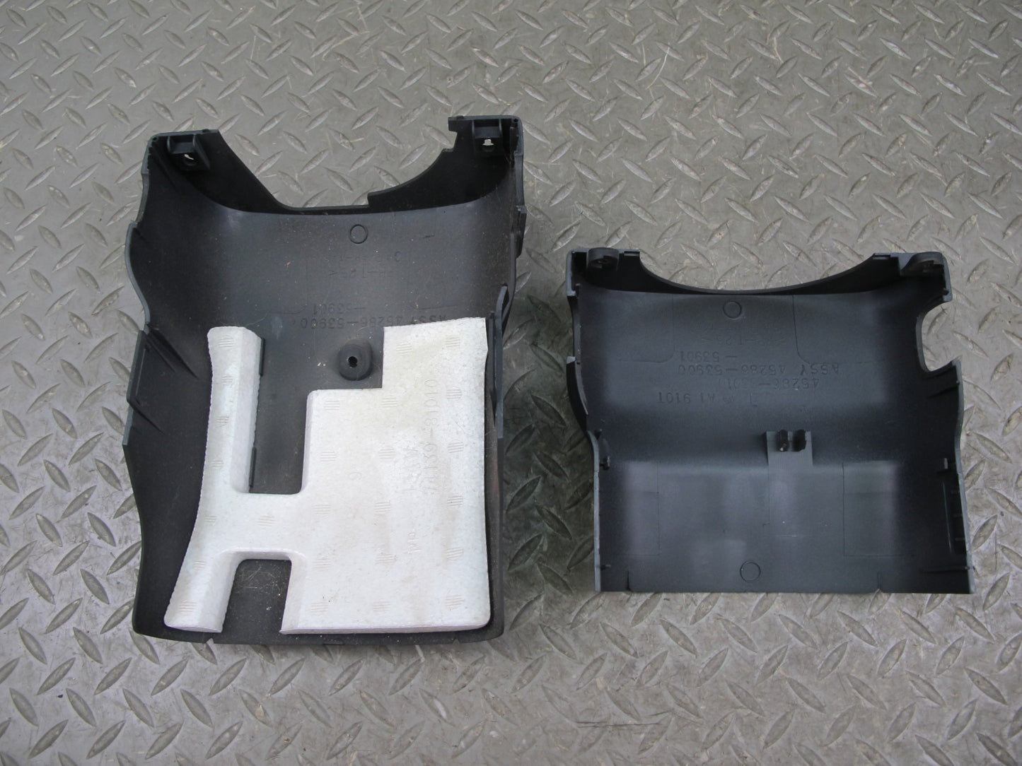 01-05 Lexus JCE10L IS300 Steering Column Upper & Lower Cover Trim Black Assy OEM