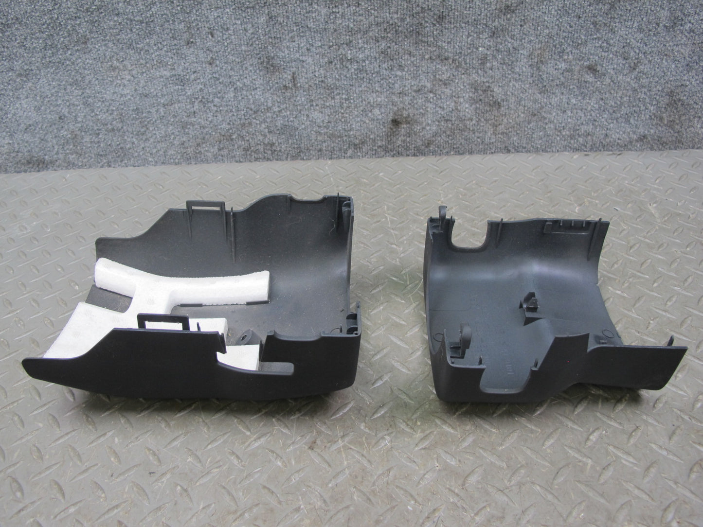 01-05 Lexus JCE10L IS300 Steering Column Upper & Lower Cover Trim Black Assy OEM
