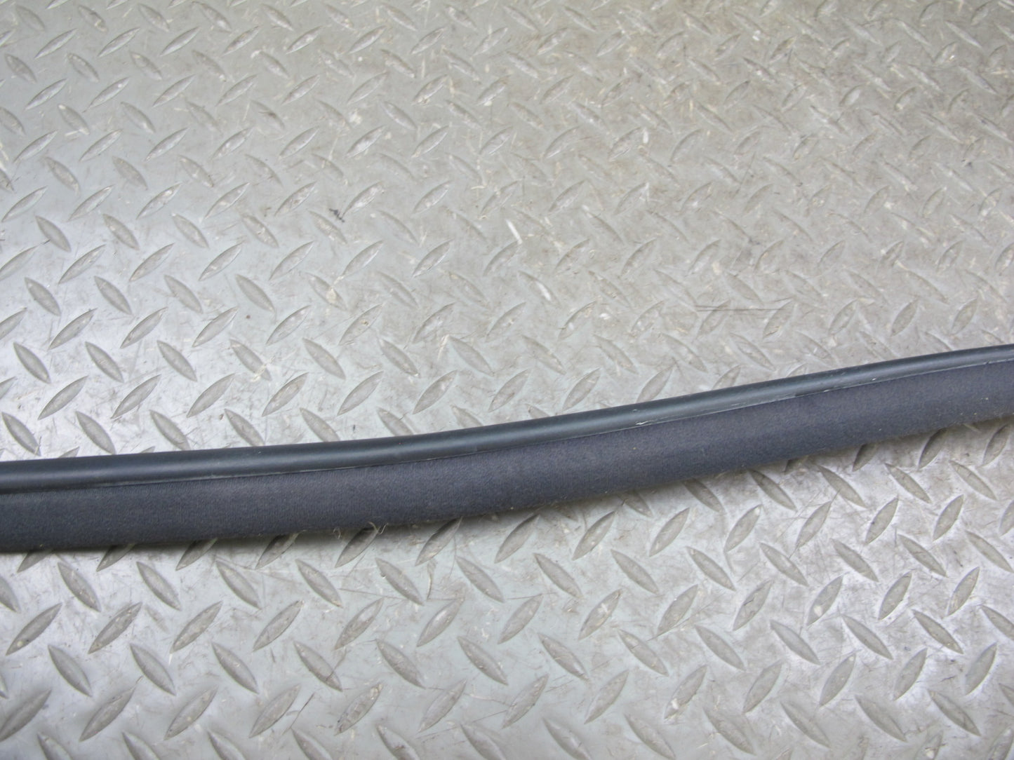 01-05 Lexus JCE10L IS300 Set of 2 Front Right & Left Door Rubber Seal OEM