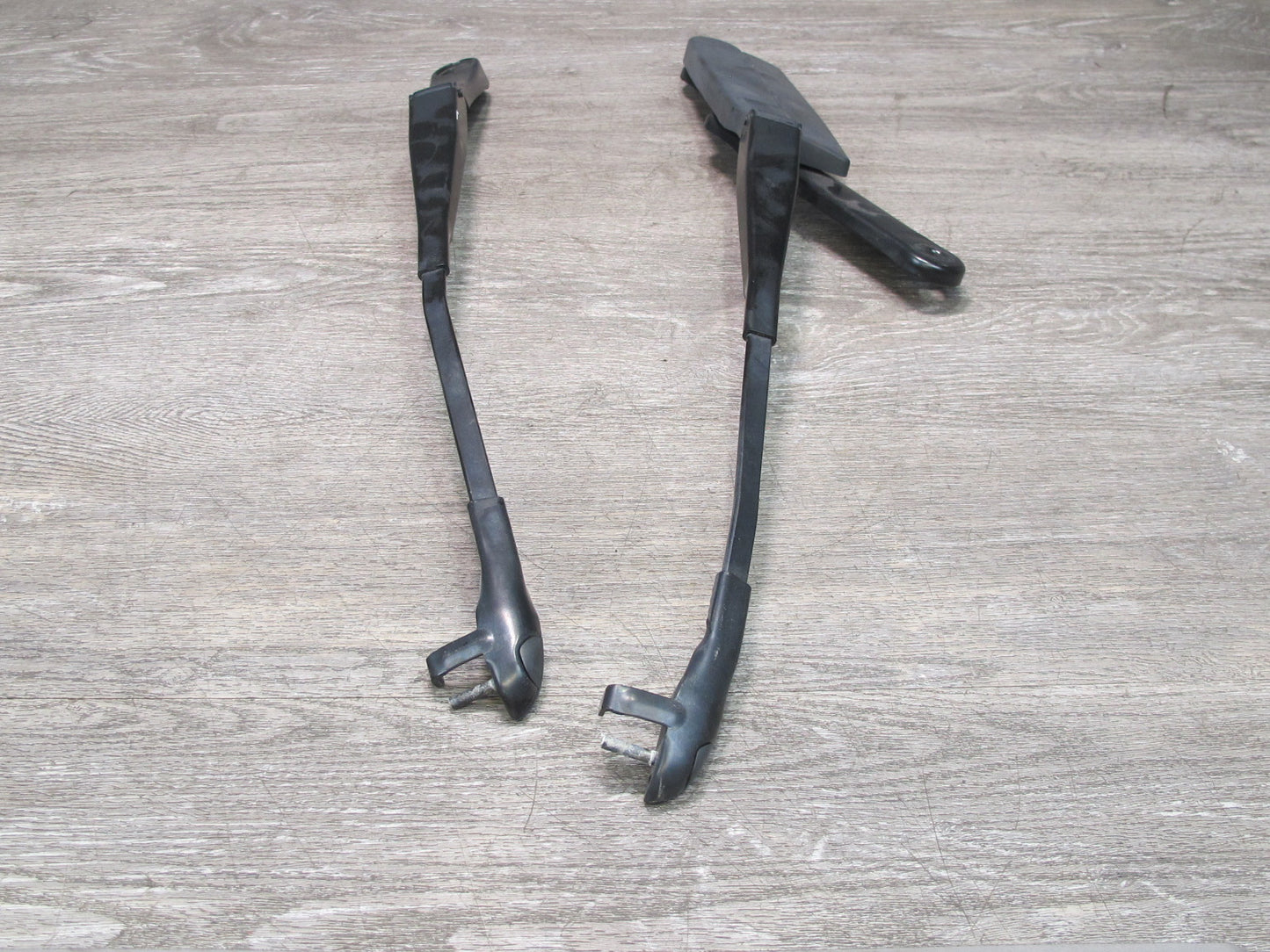 2011-2018 Porsche Cayenne 958 Front Windshield Wiper Arm Left & Right Set of 2