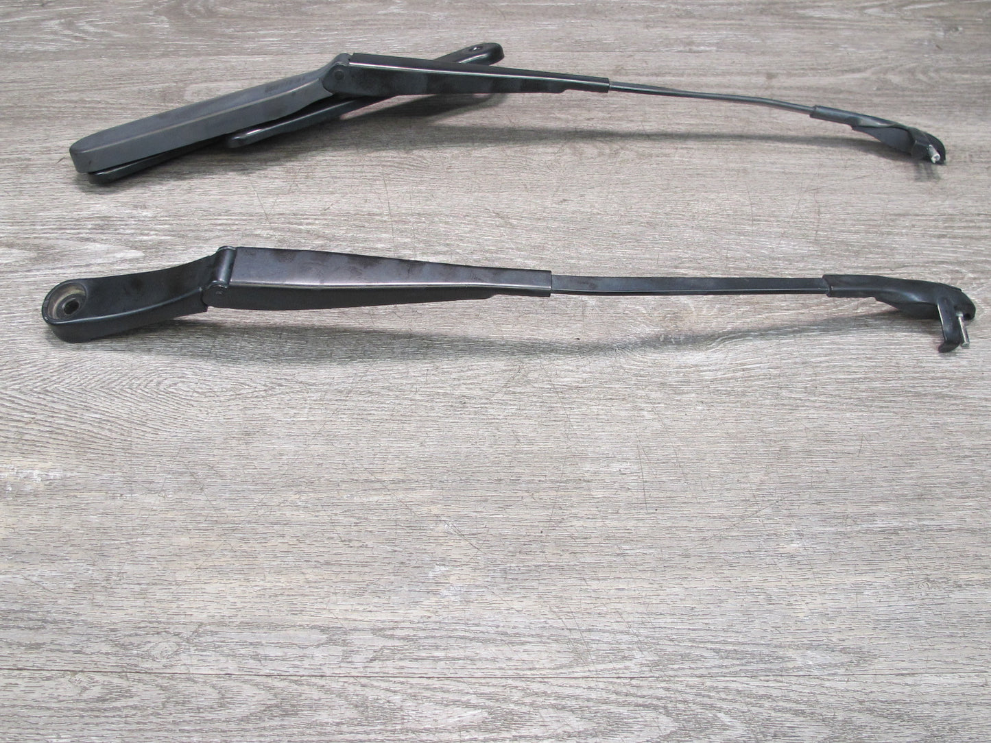 2011-2018 Porsche Cayenne 958 Front Windshield Wiper Arm Left & Right Set of 2