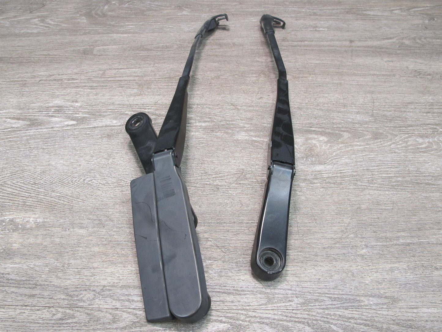 2011-2018 Porsche Cayenne 958 Front Windshield Wiper Arm Left & Right Set of 2