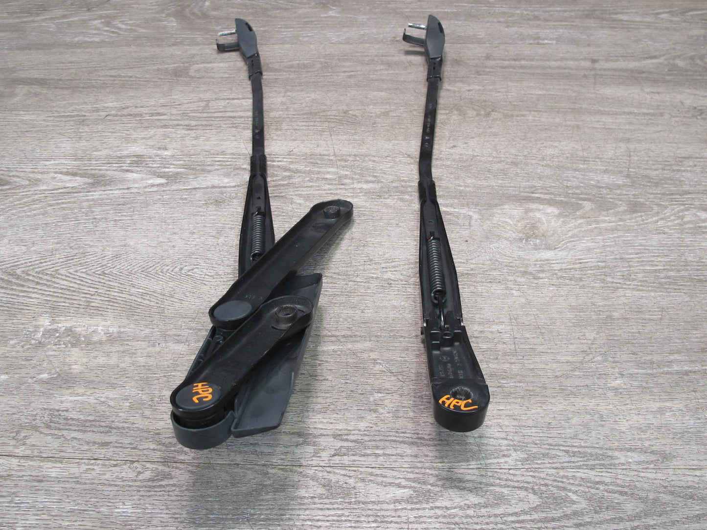 2011-2018 Porsche Cayenne 958 Front Windshield Wiper Arm Left & Right Set of 2