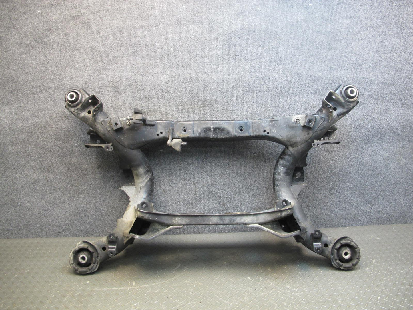 01-05 Lexus JCE10L IS300 Rear Suspension Crossmember Sub Frame Subframe OEM